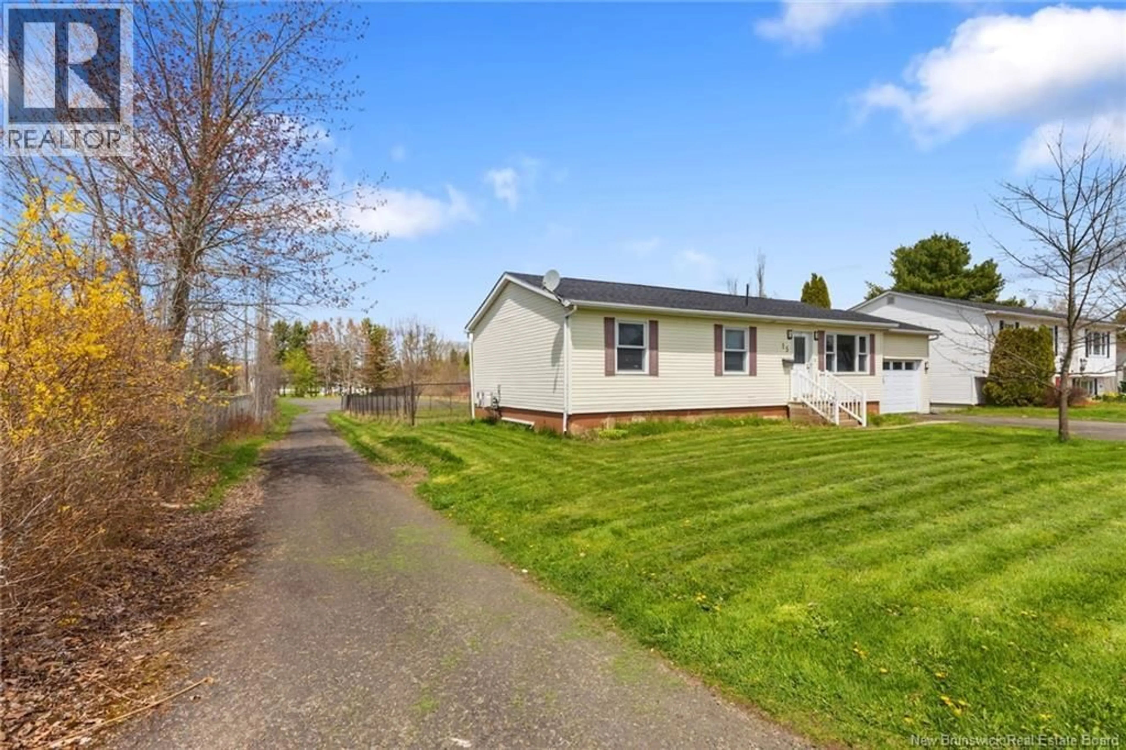 A pic from outside/outdoor area/front of a property/back of a property/a pic from drone, street for 15 CORONATION COURT, Oromocto New Brunswick E2V2M9