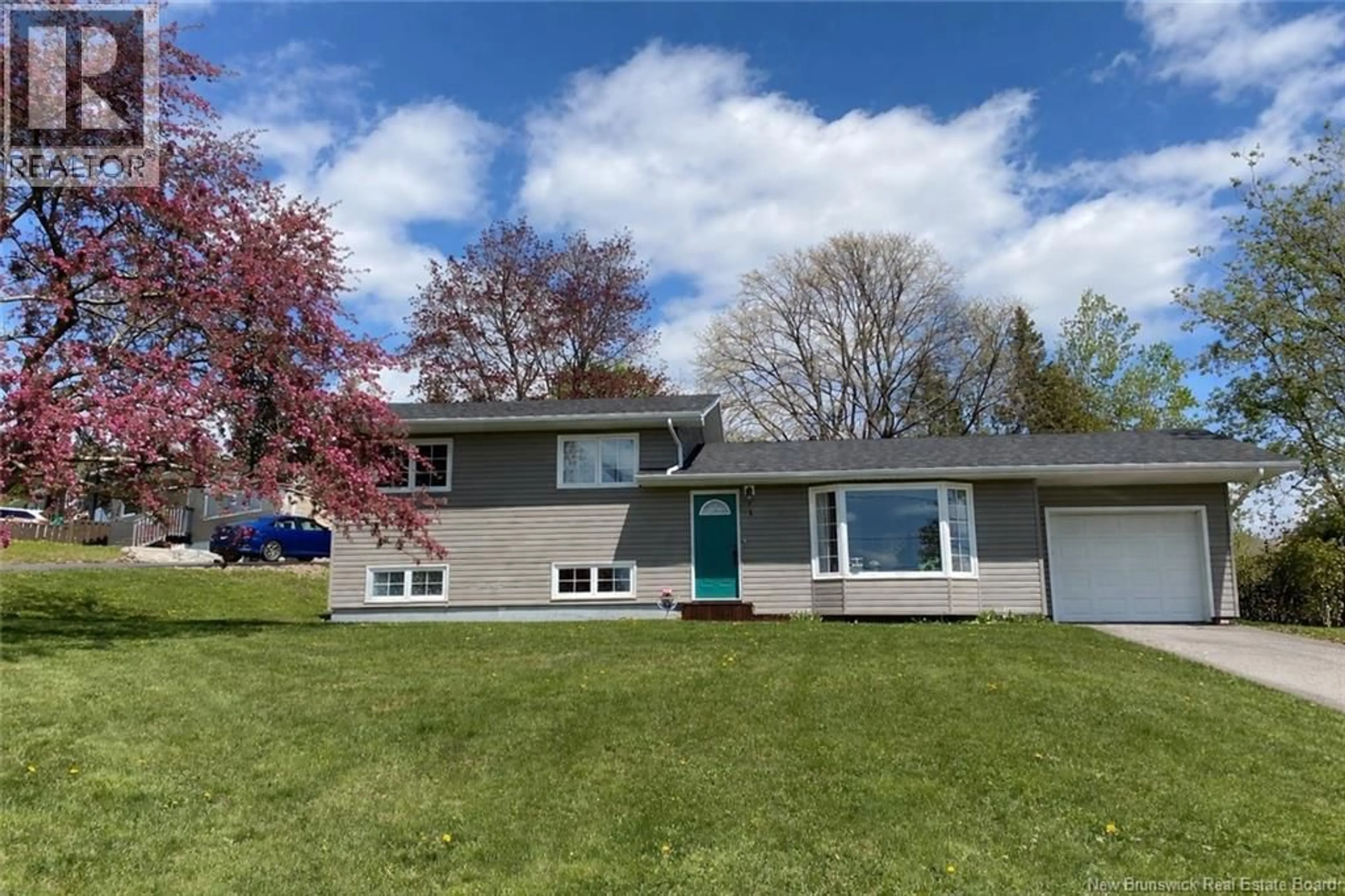 Home with vinyl exterior material, street for 1 BROADVIEW AVENUE, Sussex New Brunswick E4E1B9