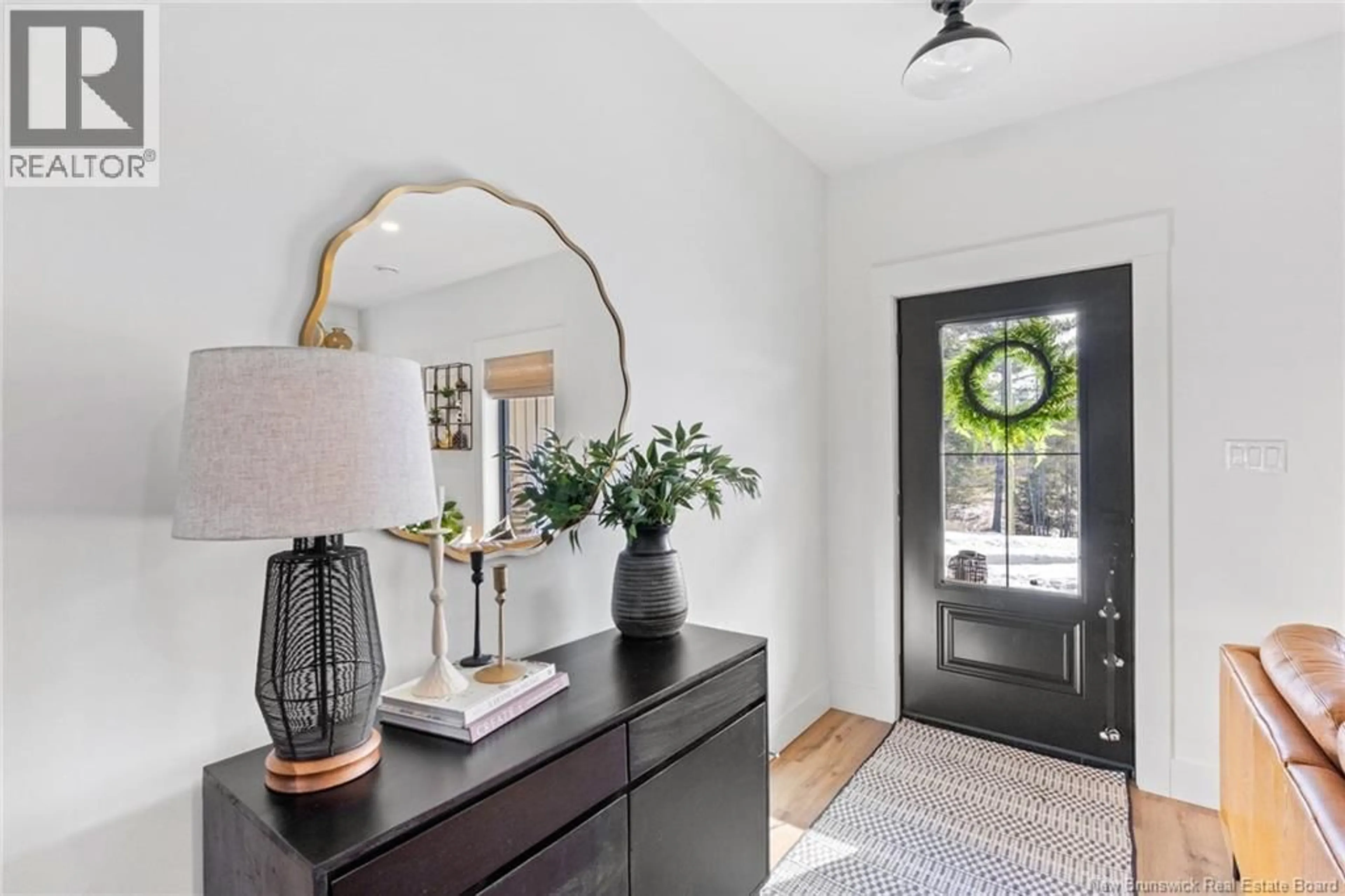 Indoor entryway for 43 LAKESIDE DRIVE, Killarney Road New Brunswick E3A9Z7