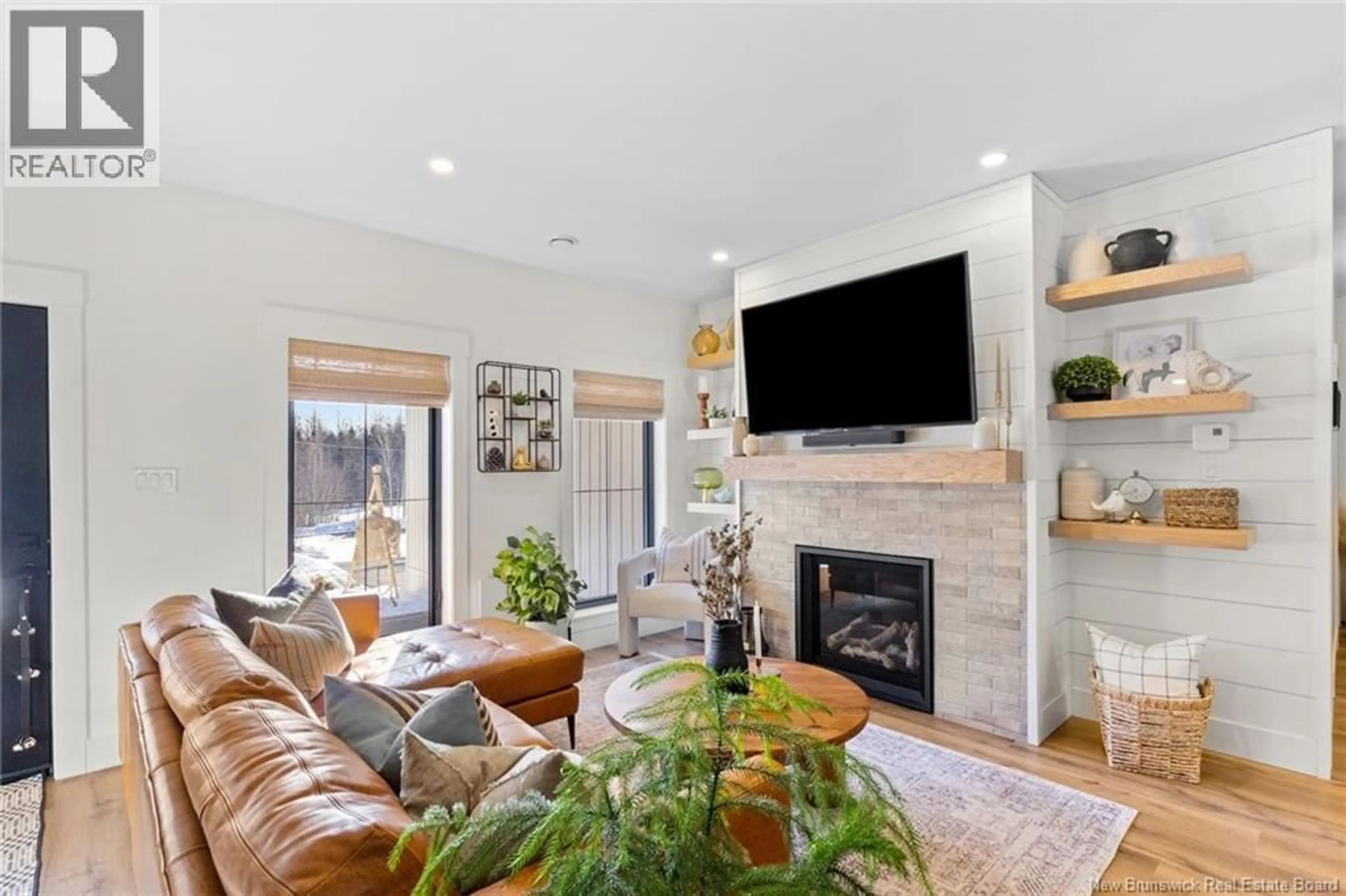 Living room with furniture, unknown for 43 LAKESIDE DRIVE, Killarney Road New Brunswick E3A9Z7