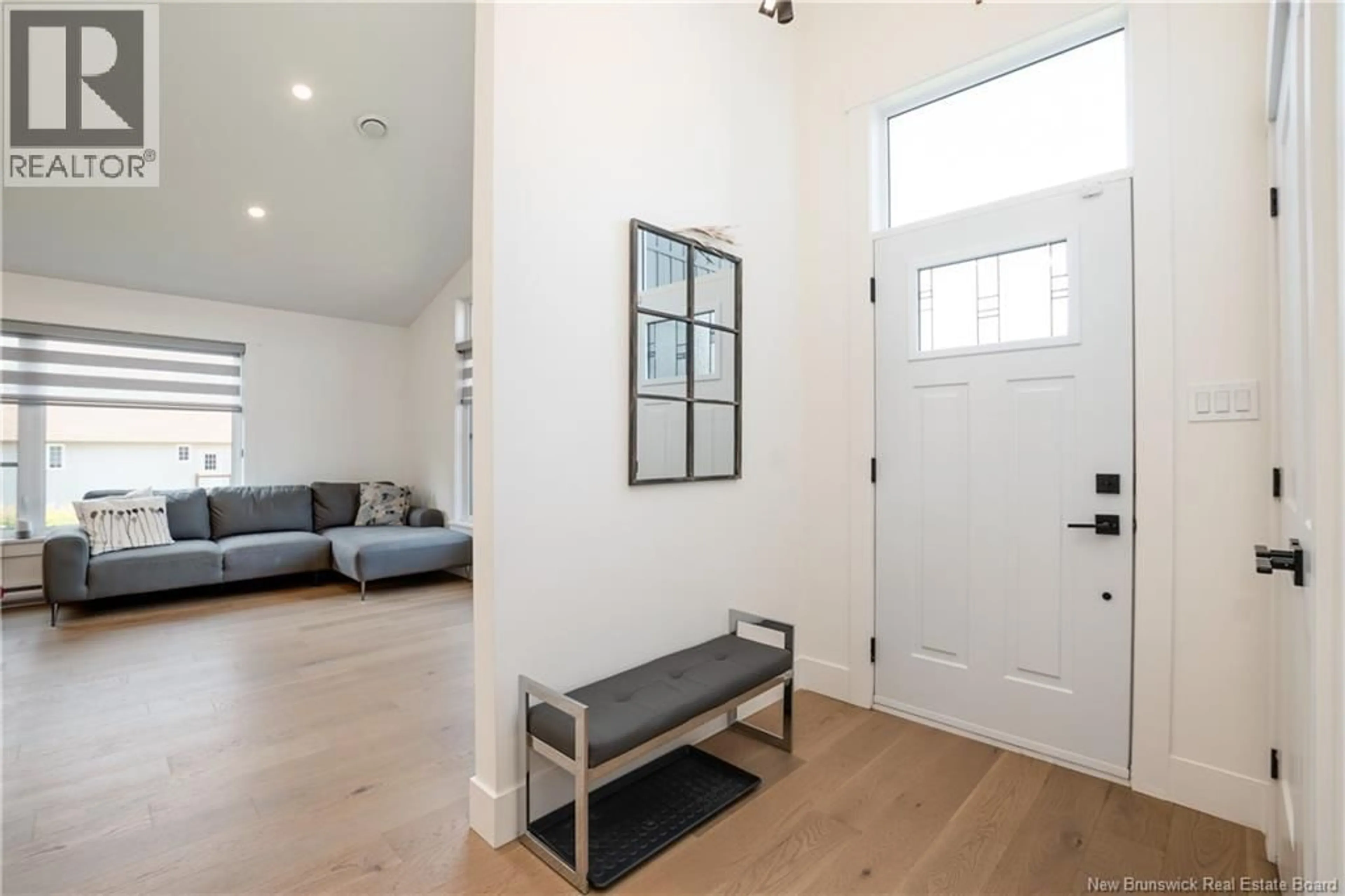 Indoor entryway for 391 RUE BREAUX BRIDGE, Shediac New Brunswick E4P2M4