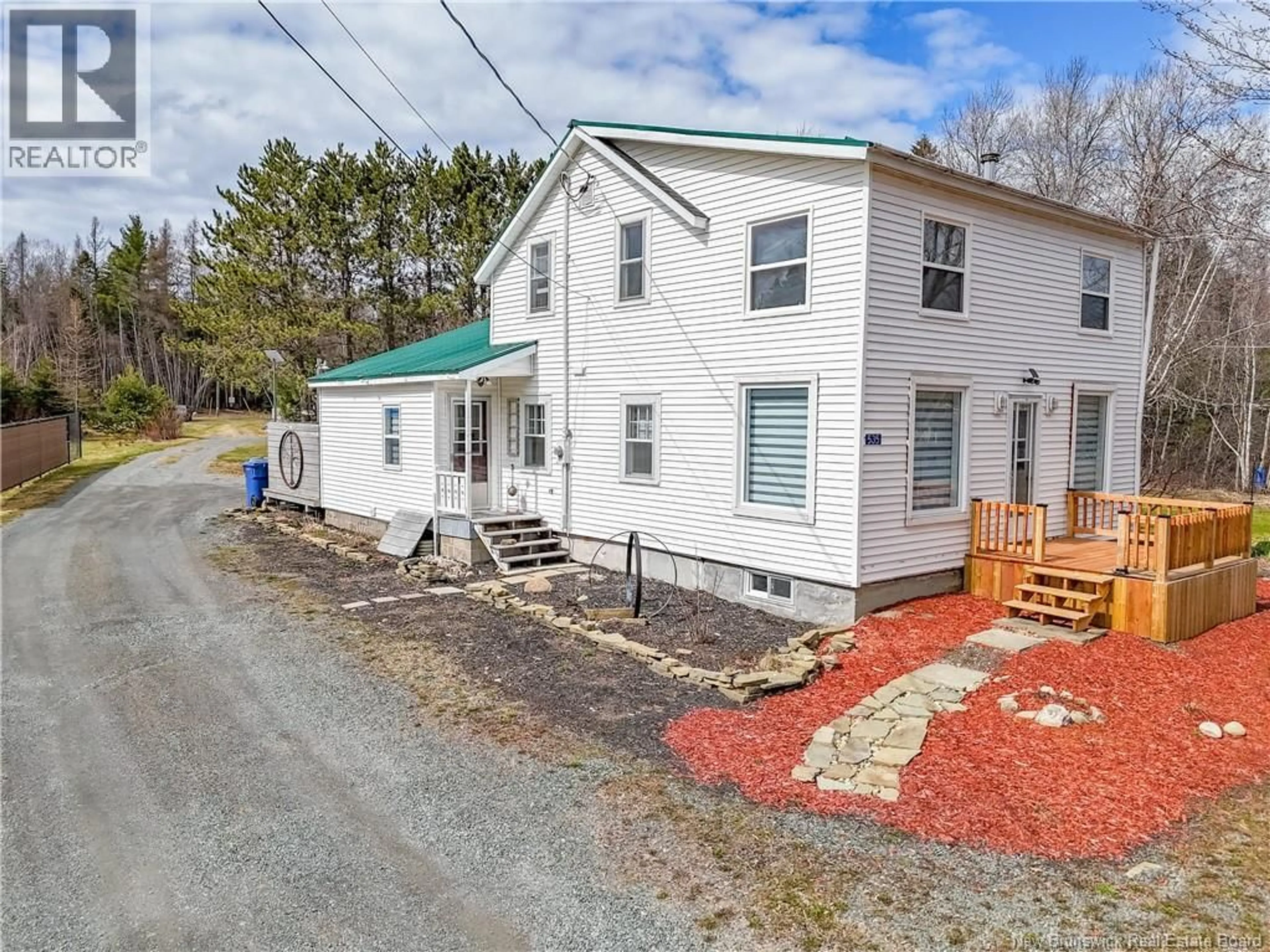 A pic from outside/outdoor area/front of a property/back of a property/a pic from drone, street for 535 MAIN STREET, Doaktown New Brunswick E9C1W9