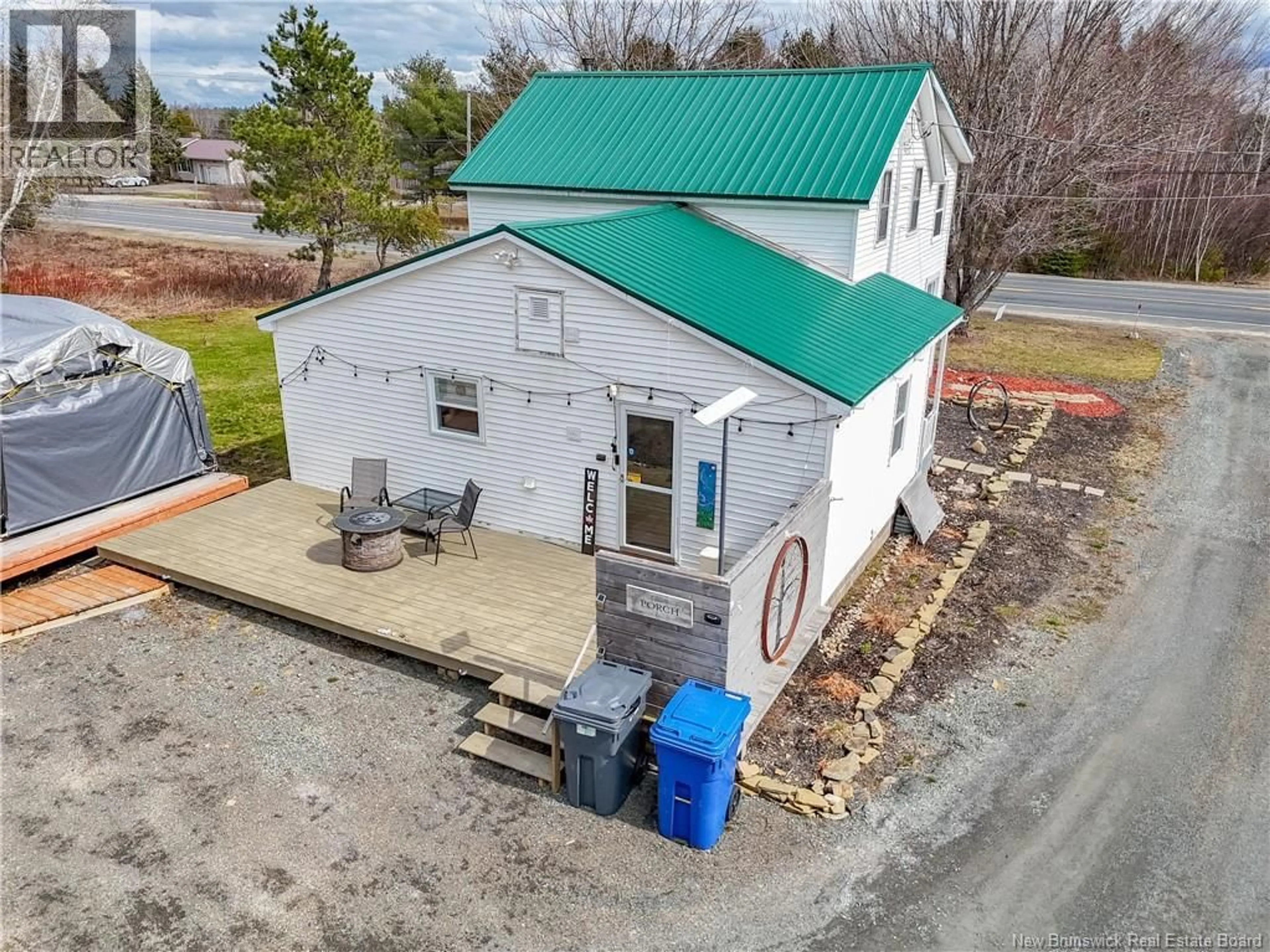 A pic from outside/outdoor area/front of a property/back of a property/a pic from drone, building for 535 MAIN STREET, Doaktown New Brunswick E9C1W9
