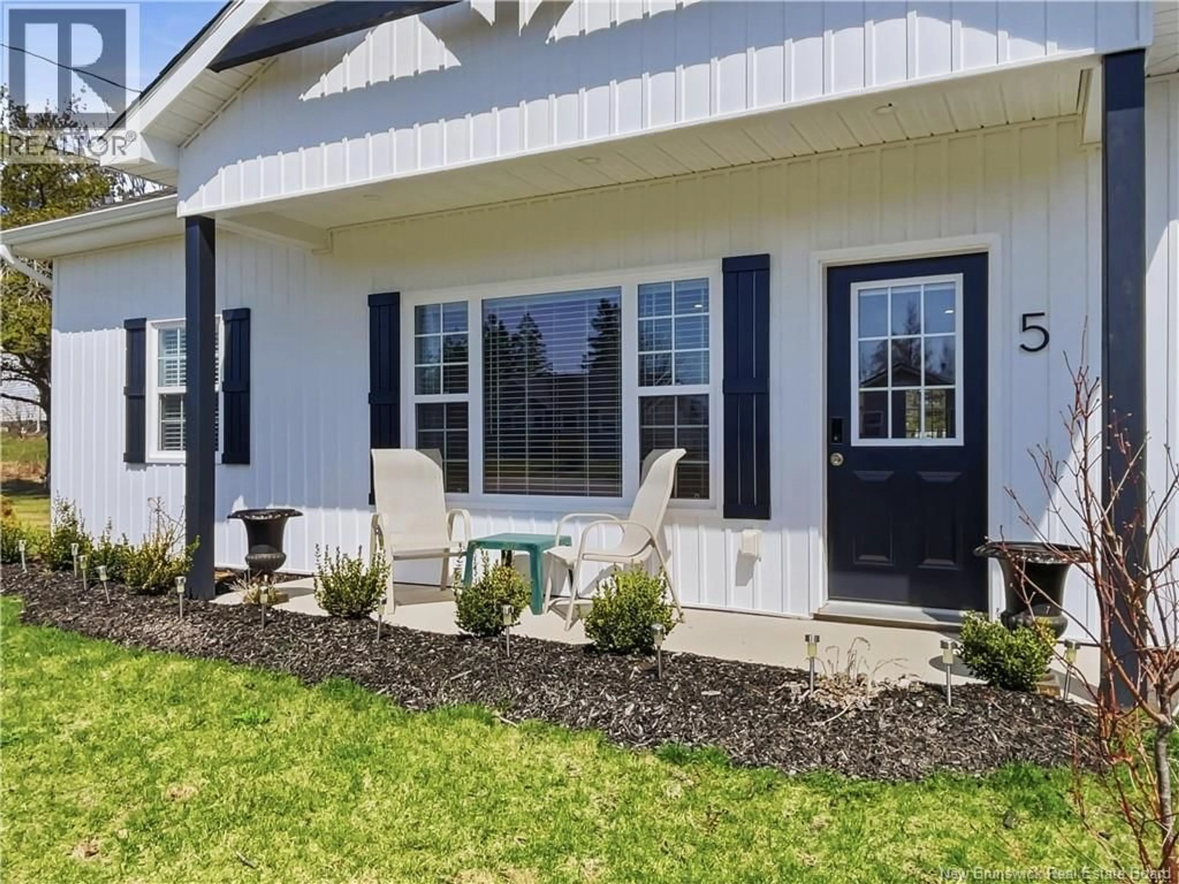 Home with vinyl exterior material, street for 5 HUNWICKS STREET, Salisbury New Brunswick E4J0E3