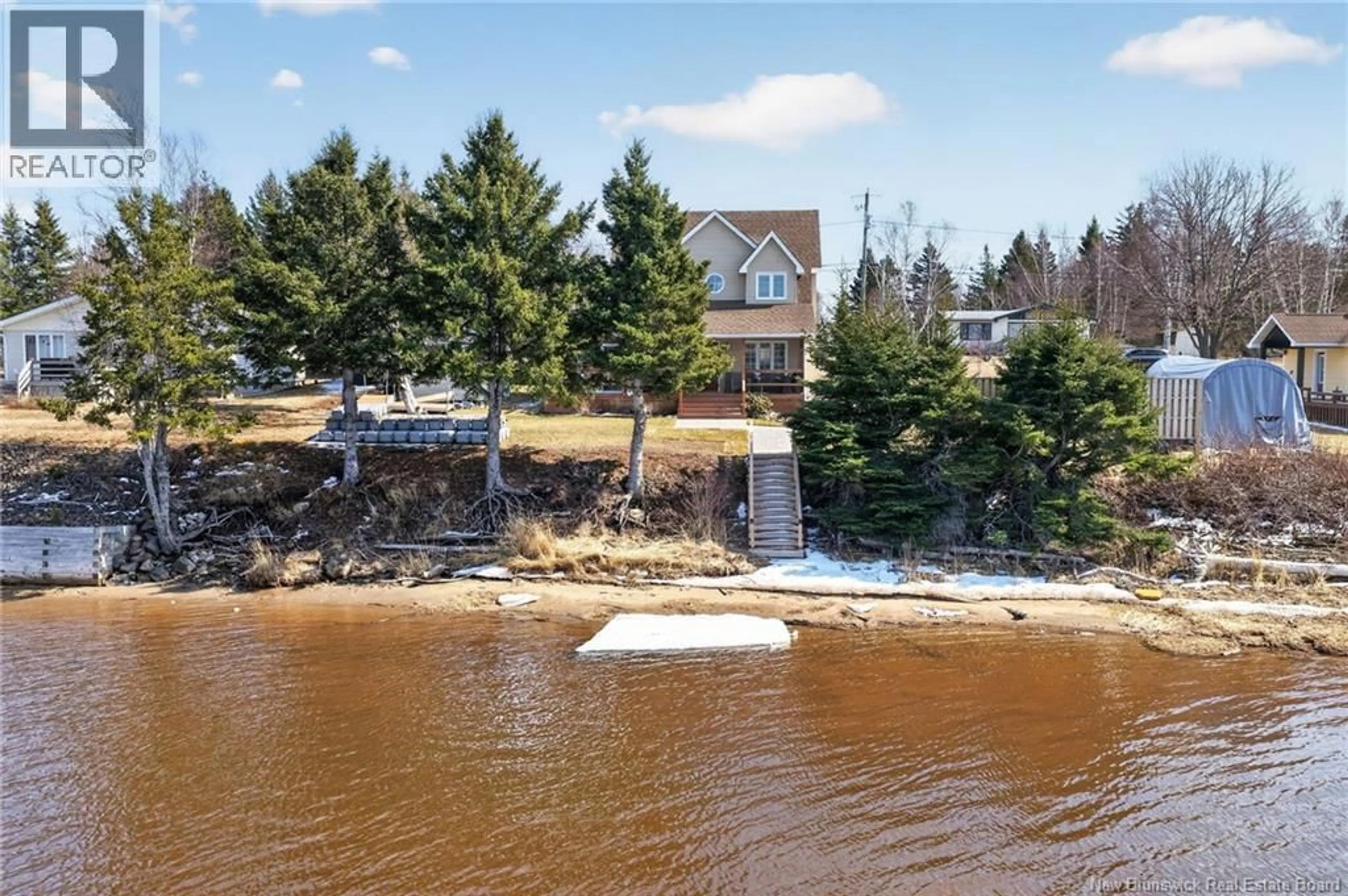 A pic from outside/outdoor area/front of a property/back of a property/a pic from drone, water/lake/river/ocean view for 16 DES CERISIERS, Shediac Bridge New Brunswick E4R1G7