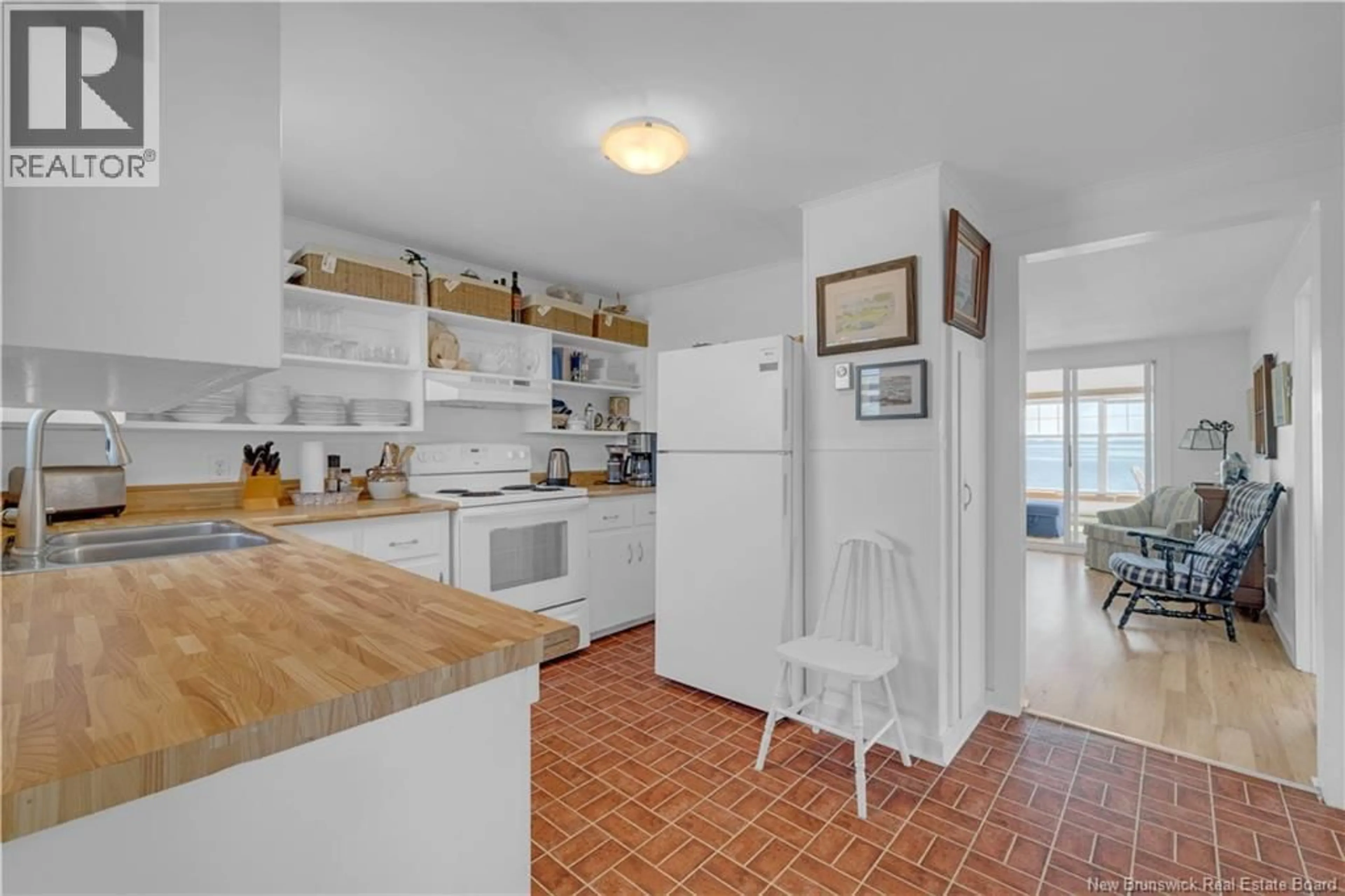 Standard kitchen, ceramic/tile floor for 11 PATRICK STREET, Saint Andrews New Brunswick E5B2H4