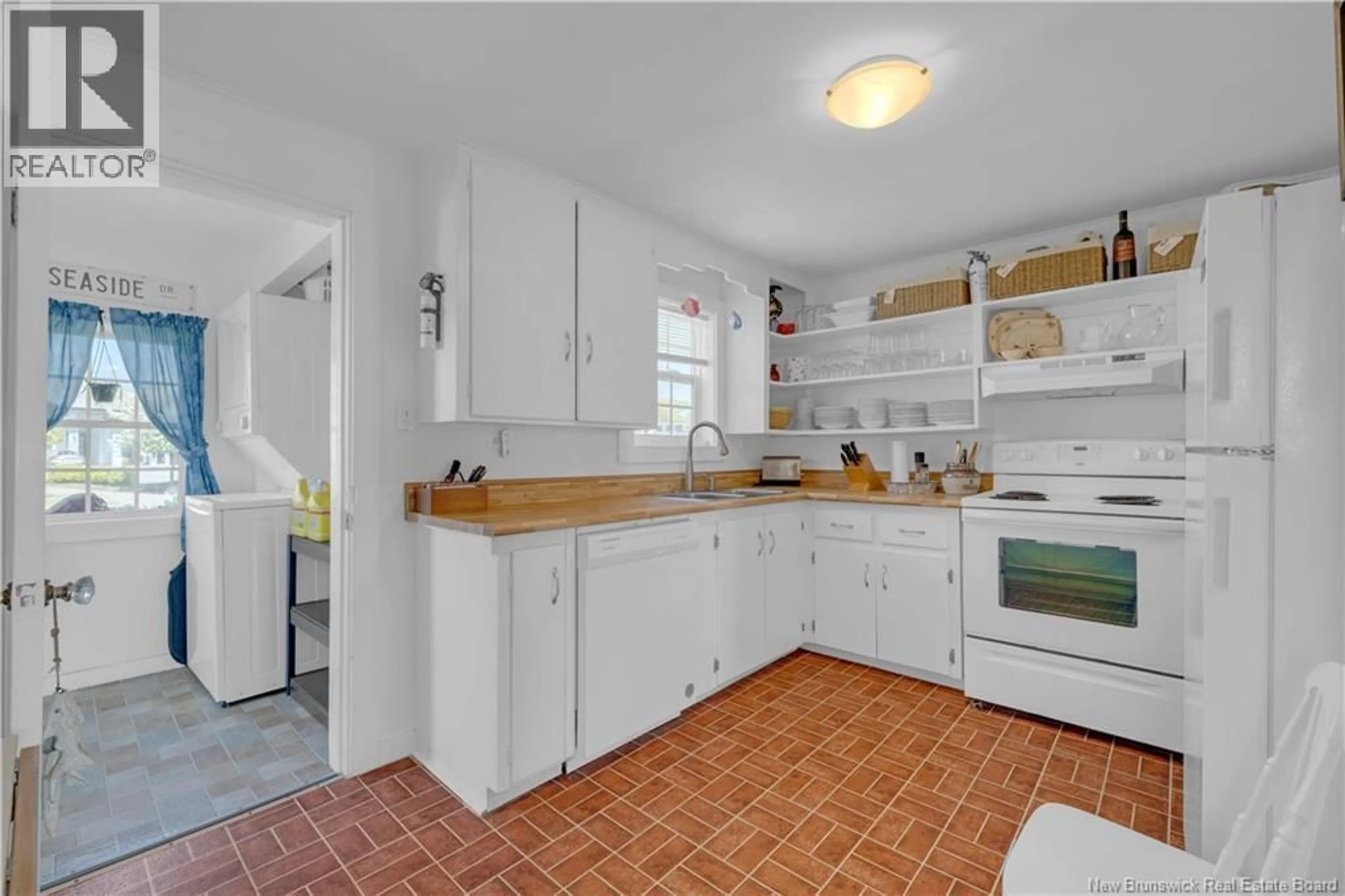 Standard kitchen, ceramic/tile floor for 11 PATRICK STREET, Saint Andrews New Brunswick E5B2H4