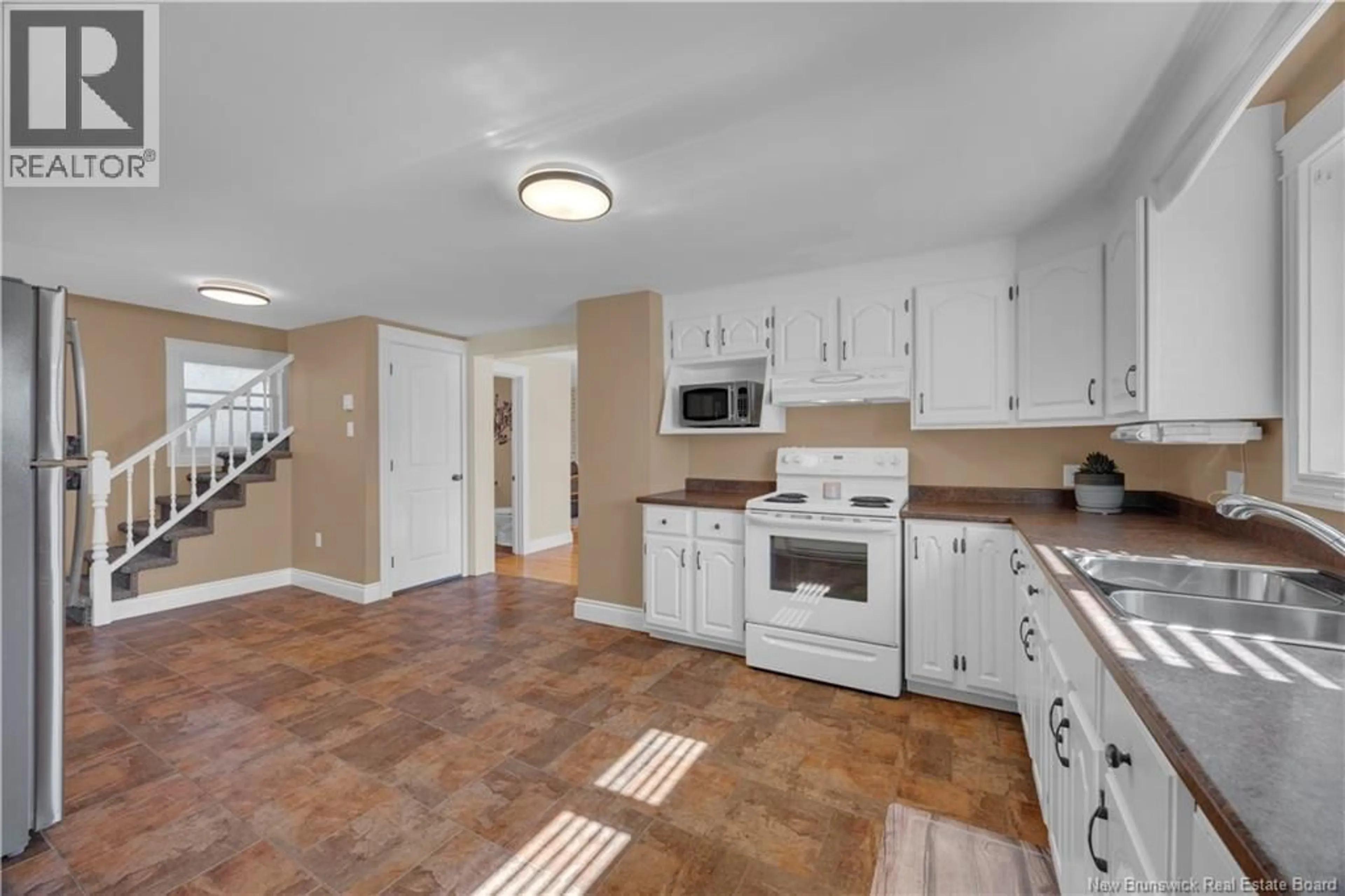 Standard kitchen, ceramic/tile floor for 46 SOMERSET STREET, Saint John New Brunswick E2K2X4