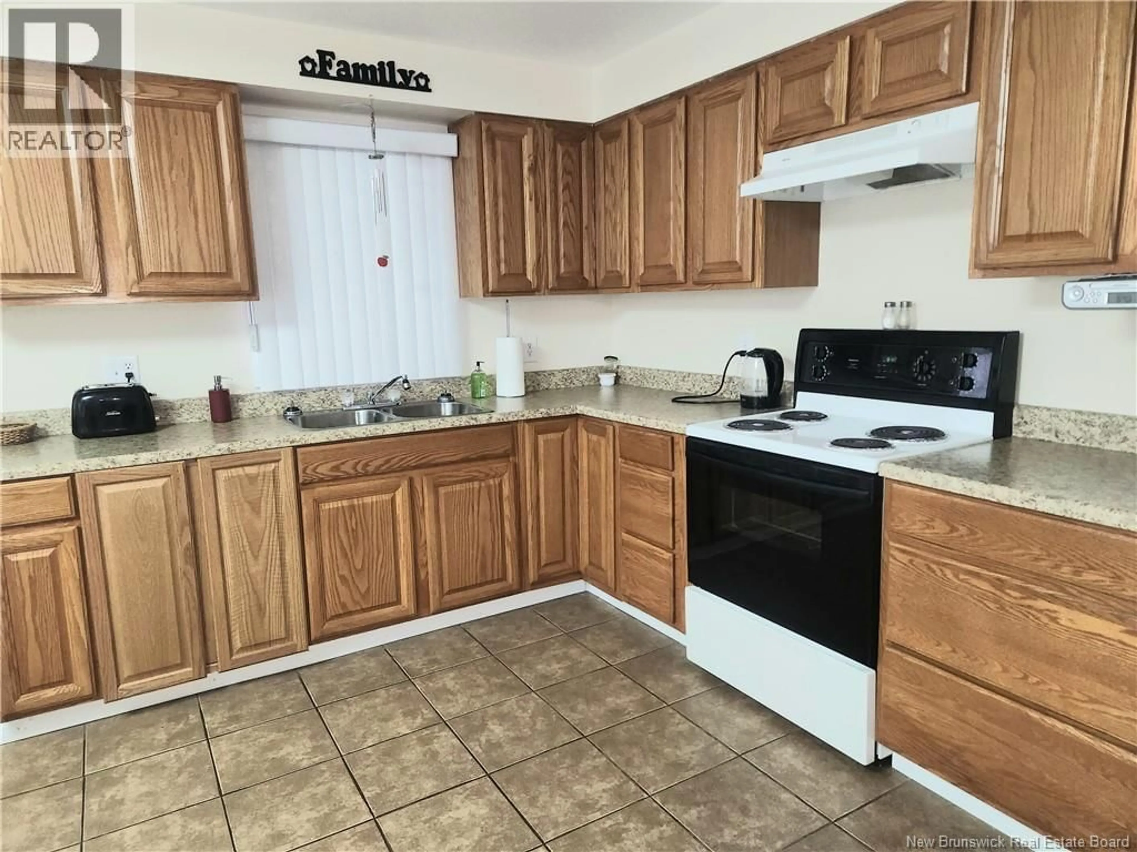 Standard kitchen, unknown for 613 MADAWASKA ROAD, Grand-Sault/Grand Falls New Brunswick E3Y1A1