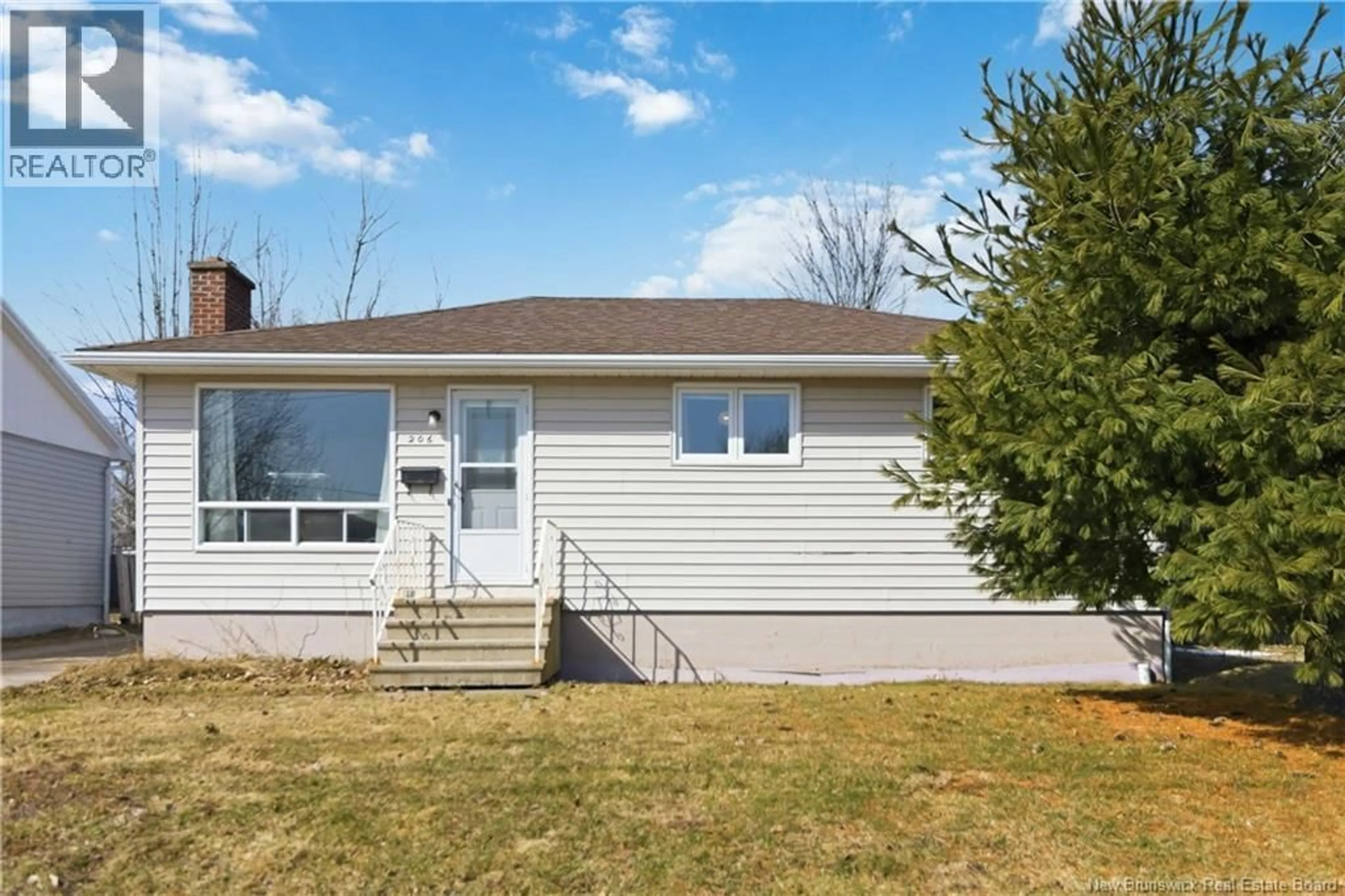 Home with vinyl exterior material, street for 206 MCKENZIE AVENUE, Moncton New Brunswick E1C7Z3