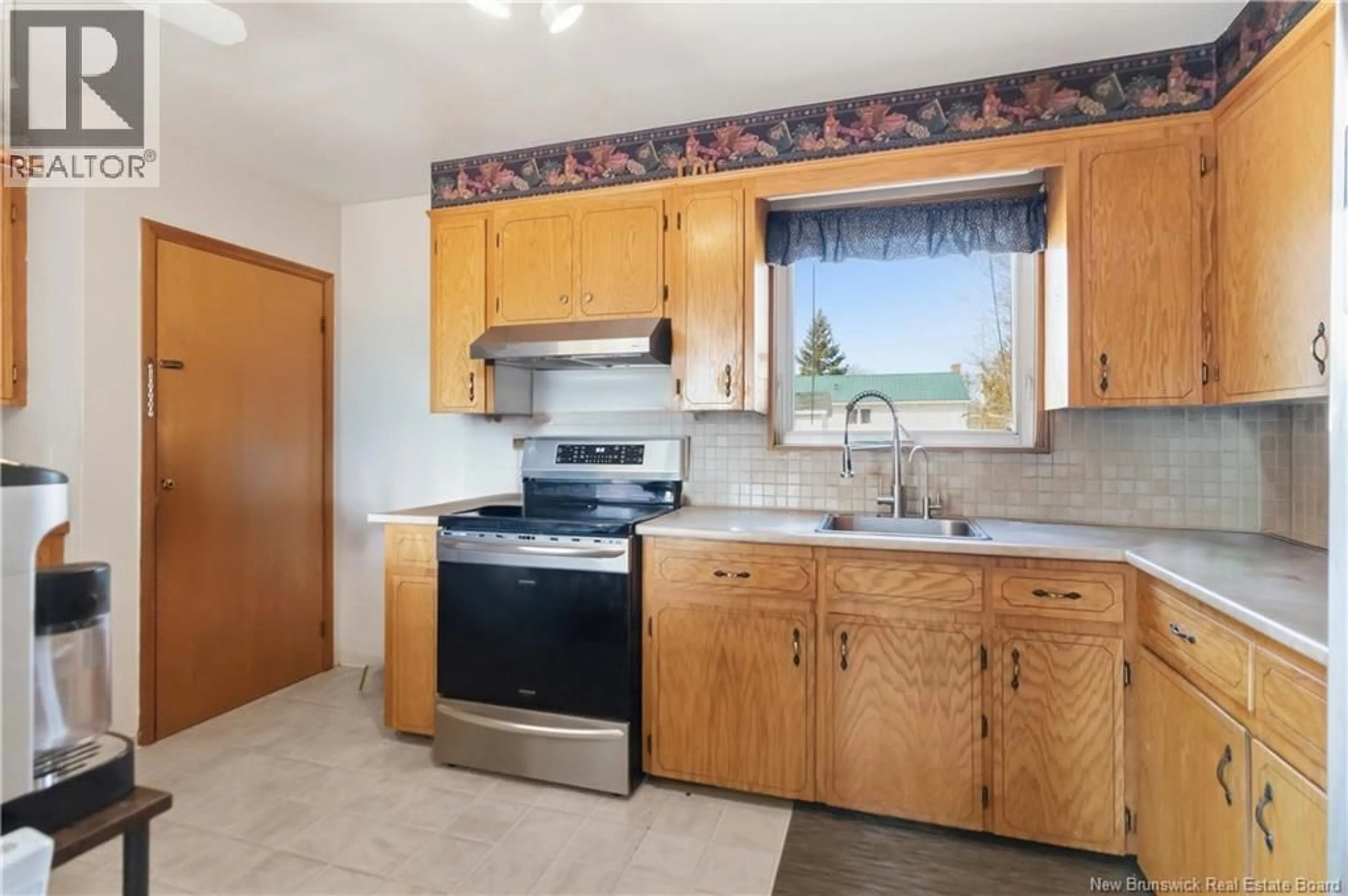 Standard kitchen, ceramic/tile floor for 206 MCKENZIE AVENUE, Moncton New Brunswick E1C7Z3