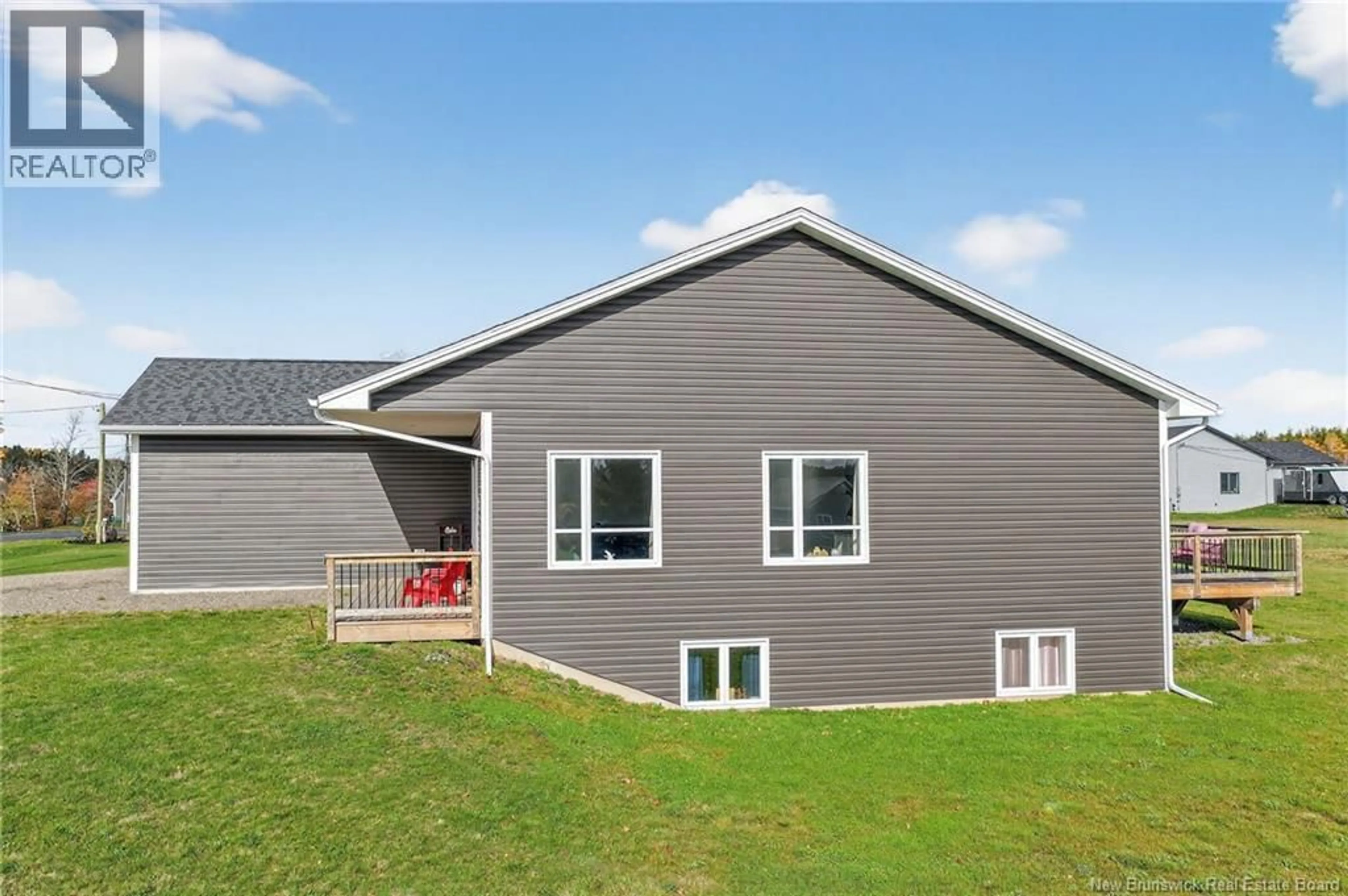 Home with vinyl exterior material, building for 11 RIVERSIDE DRIVE, Petitcodiac New Brunswick E4Z0K7