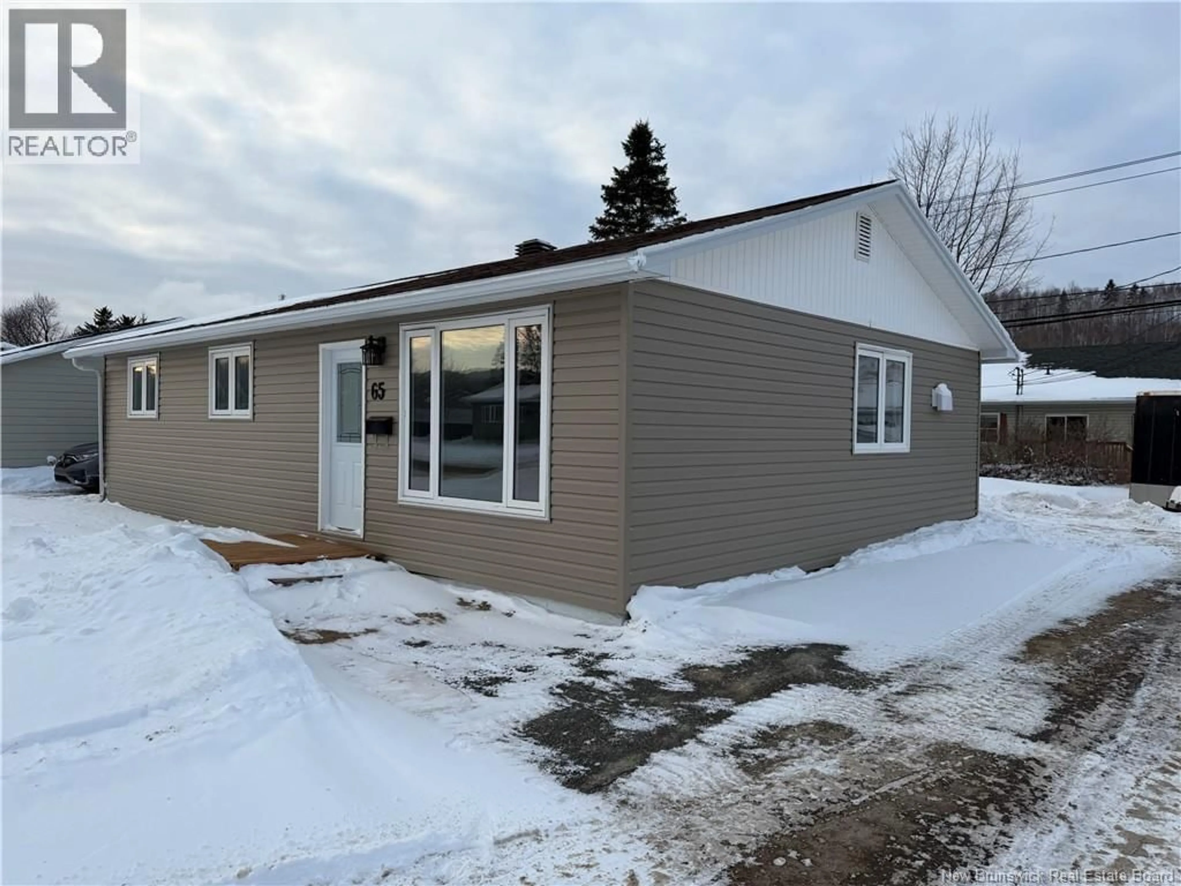 Home with vinyl exterior material, building for 65 SISTER GREEN, Campbellton New Brunswick E3N3Y5