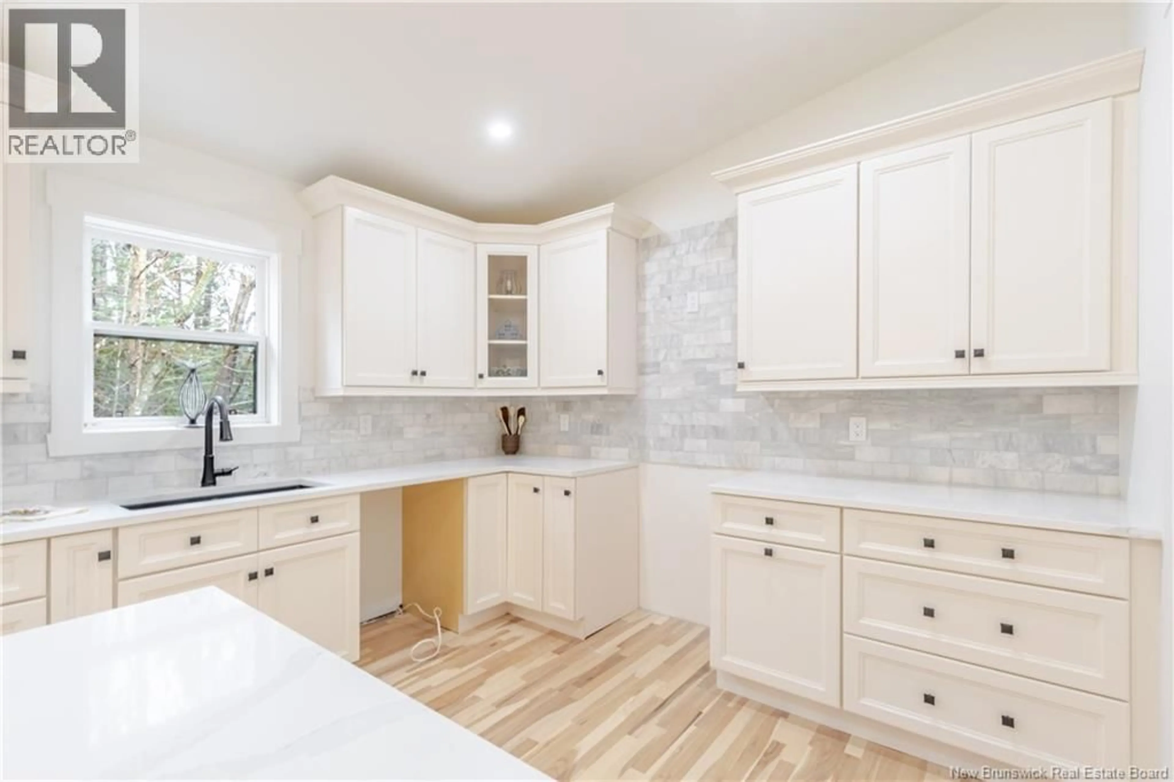 Open concept kitchen, ceramic/tile floor for 35 SUNSET DRIVE, Nashwaaksis New Brunswick E3A1A1