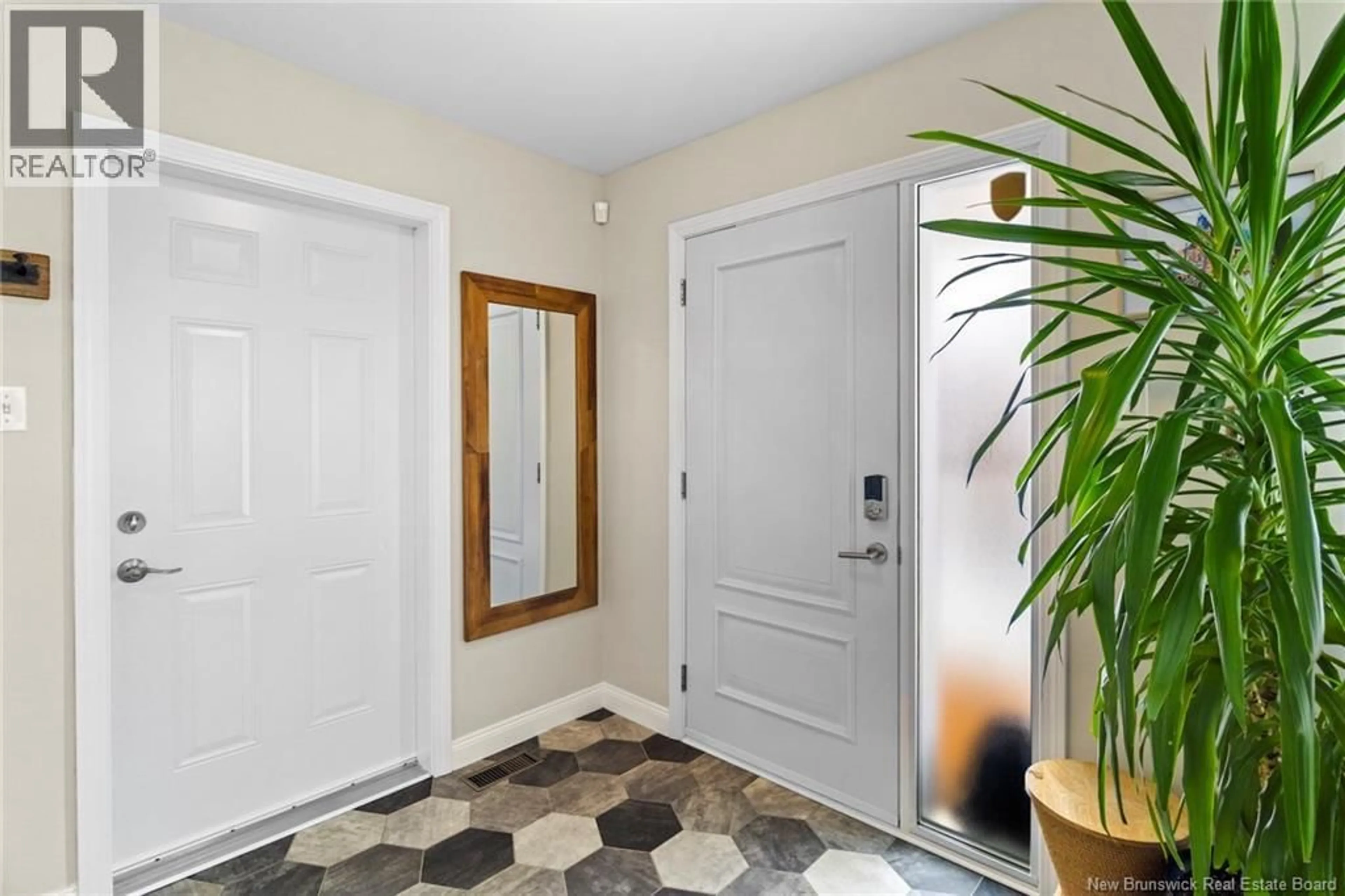 Indoor entryway for 270 DUNN'S CROSSING ROAD, Fredericton New Brunswick E3B2A6
