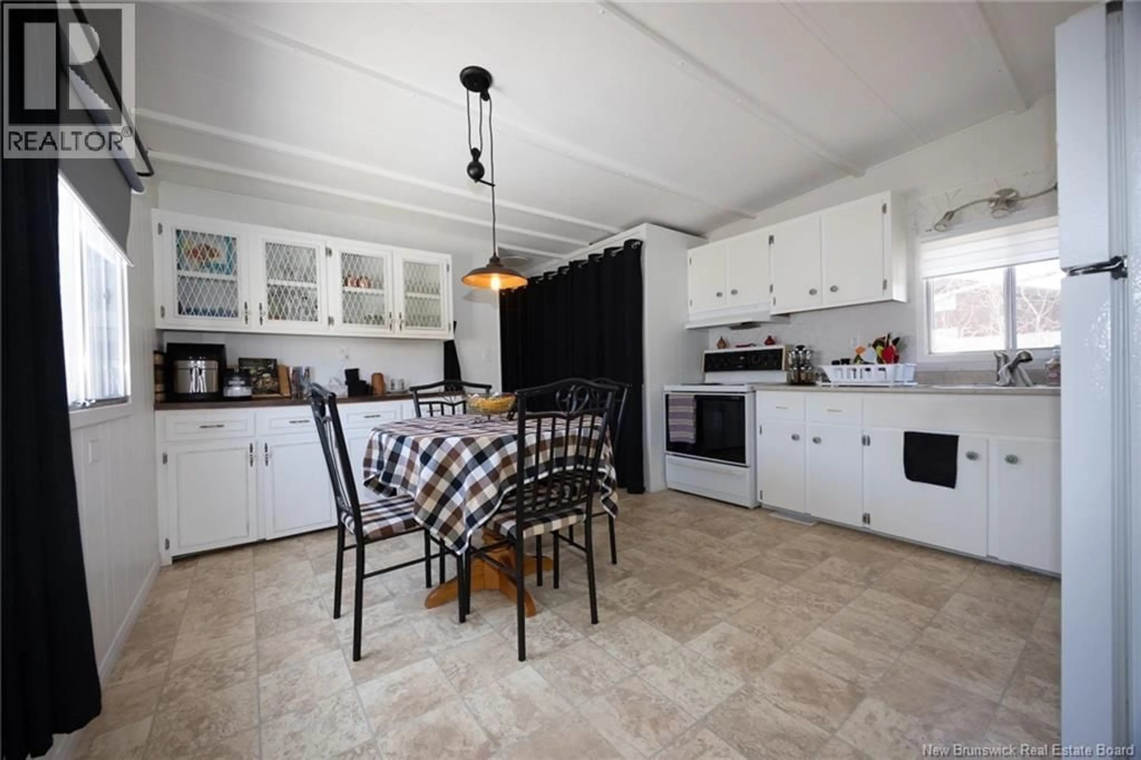 Standard kitchen, ceramic/tile floor for 362 FAIRMOUNT DRIVE, Fredericton New Brunswick E3B7P6