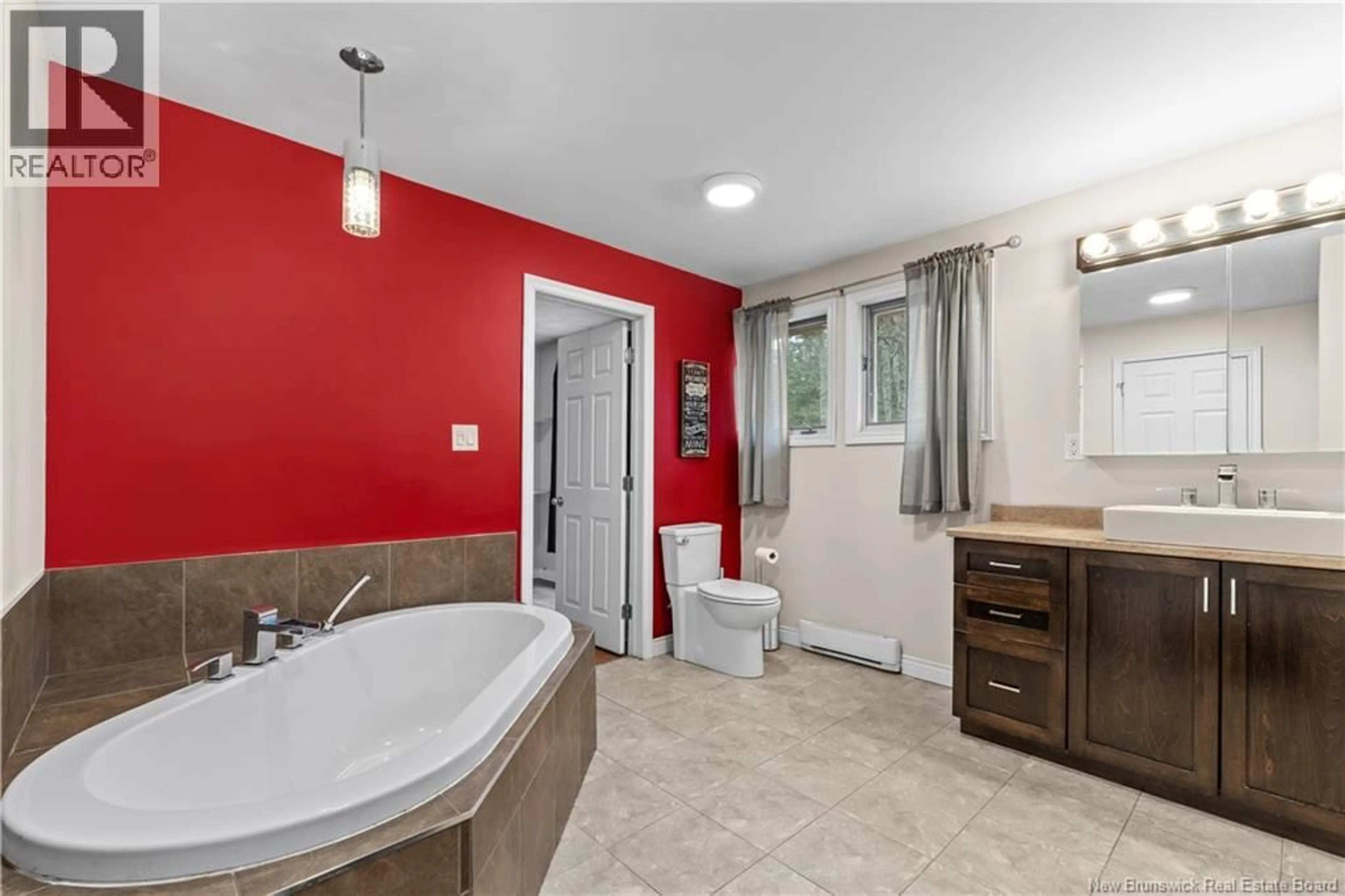 Contemporary bathroom, ceramic/tile floor for 46875 HOMESTEAD ROAD, Steeves Mountain New Brunswick E1G4J1