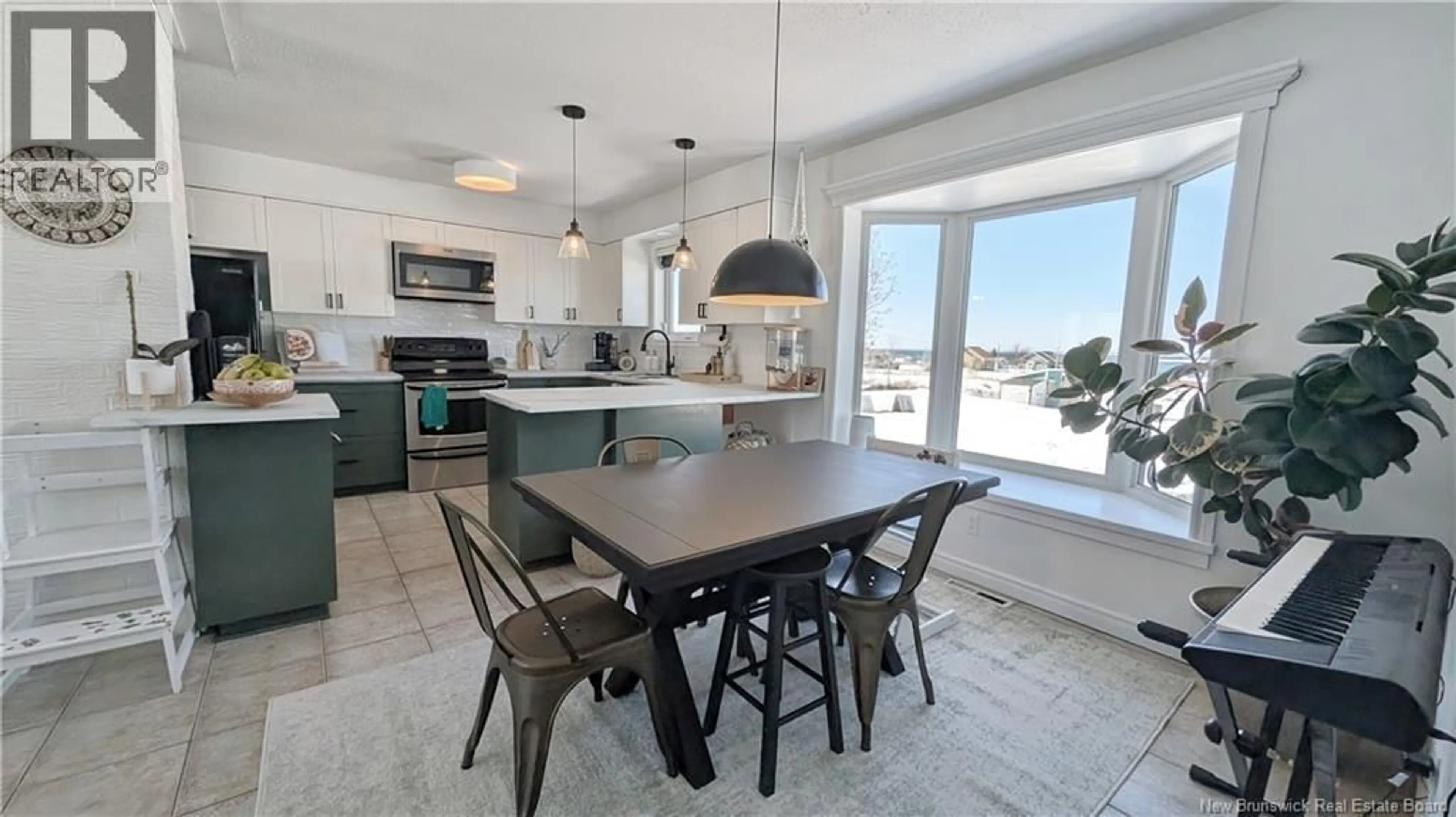 Open concept kitchen, ceramic/tile floor for 367 RUE DE L'ÎLE, Caraquet New Brunswick E1W1B4