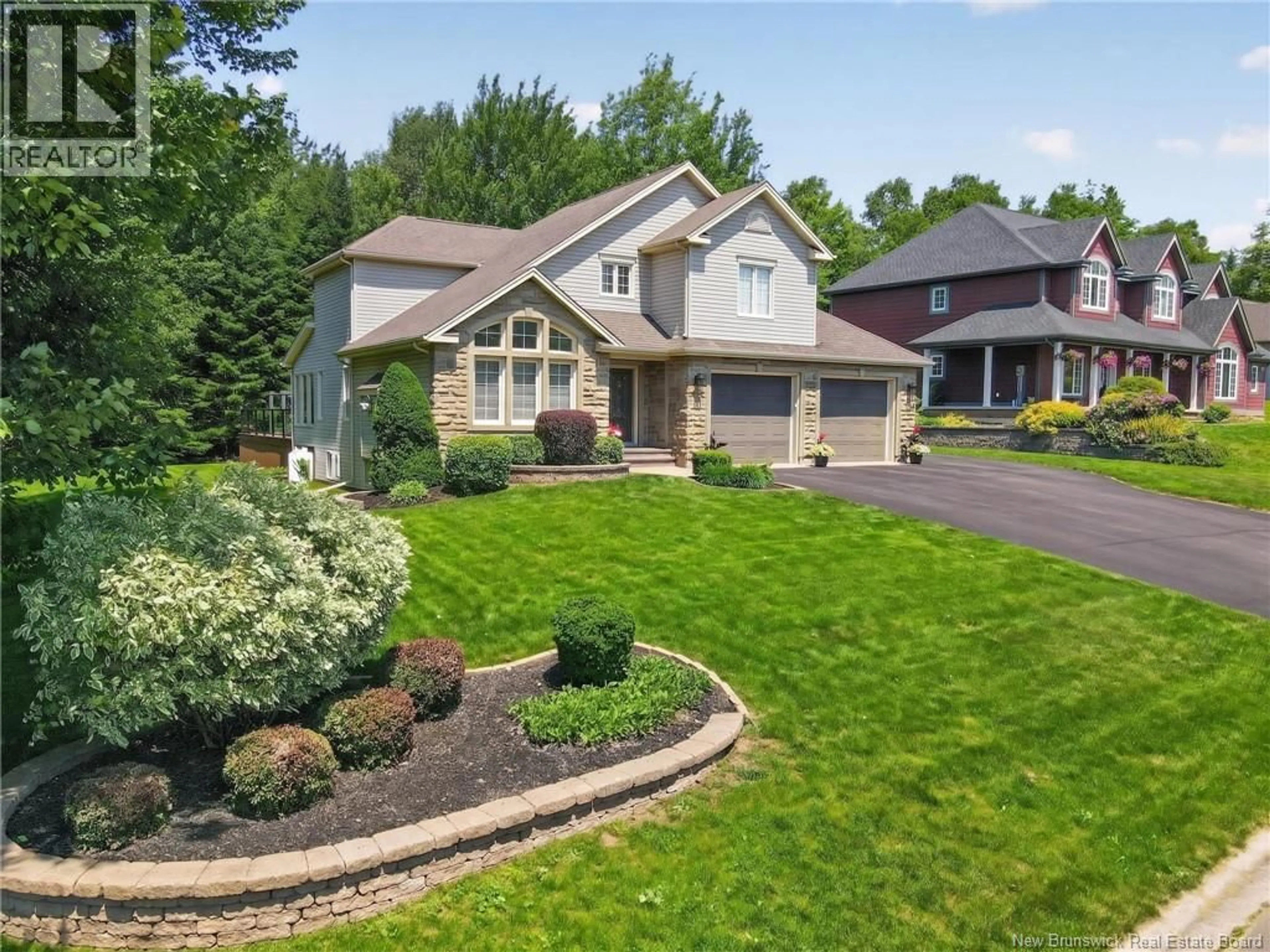Home with vinyl exterior material, mountain view for 142 DU GOLF STREET, Dieppe New Brunswick E1A8J6
