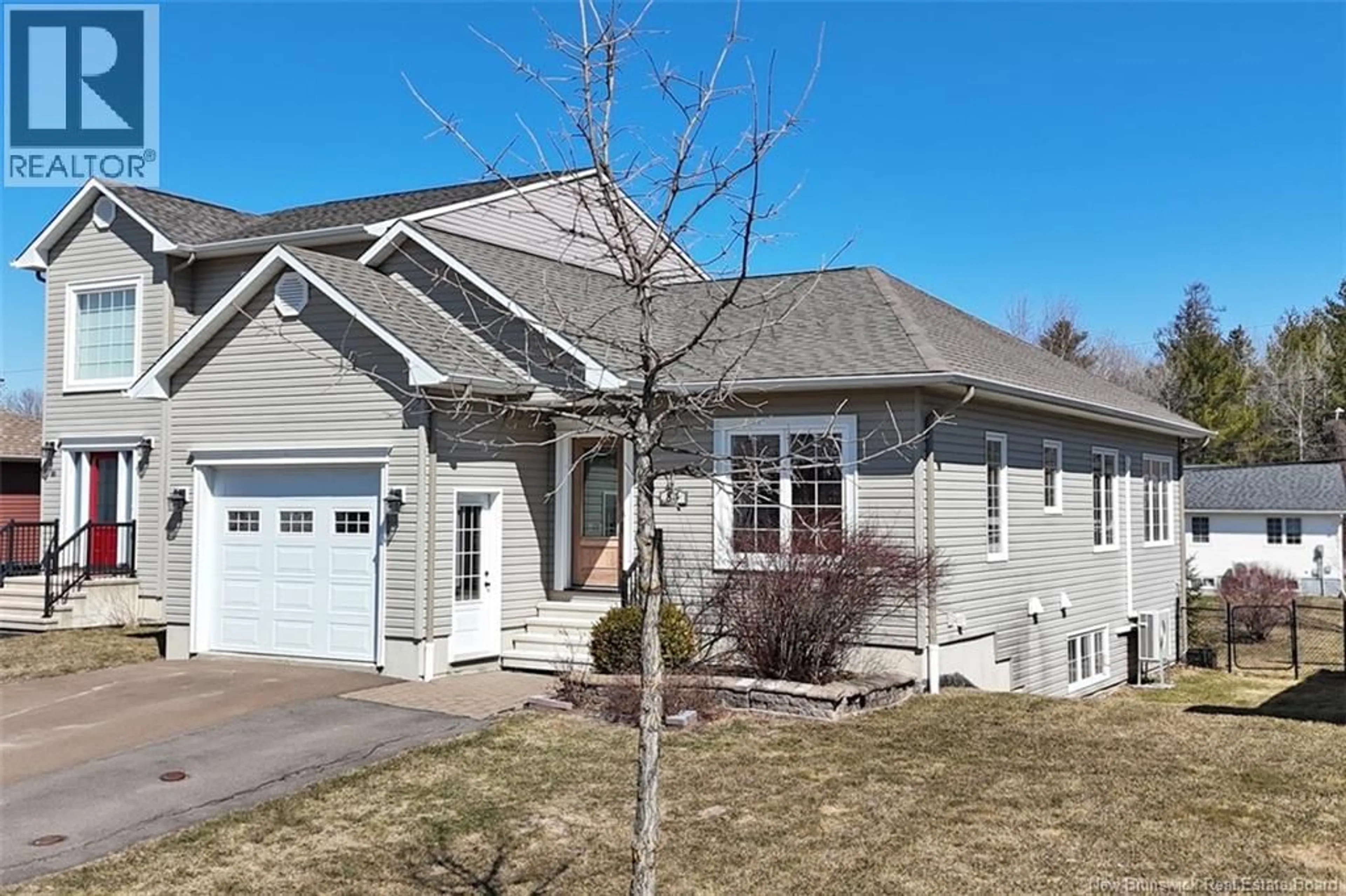 Home with vinyl exterior material, street for 84 ASHLEY CRESCENT, Nashwaaksis New Brunswick E3A9J2