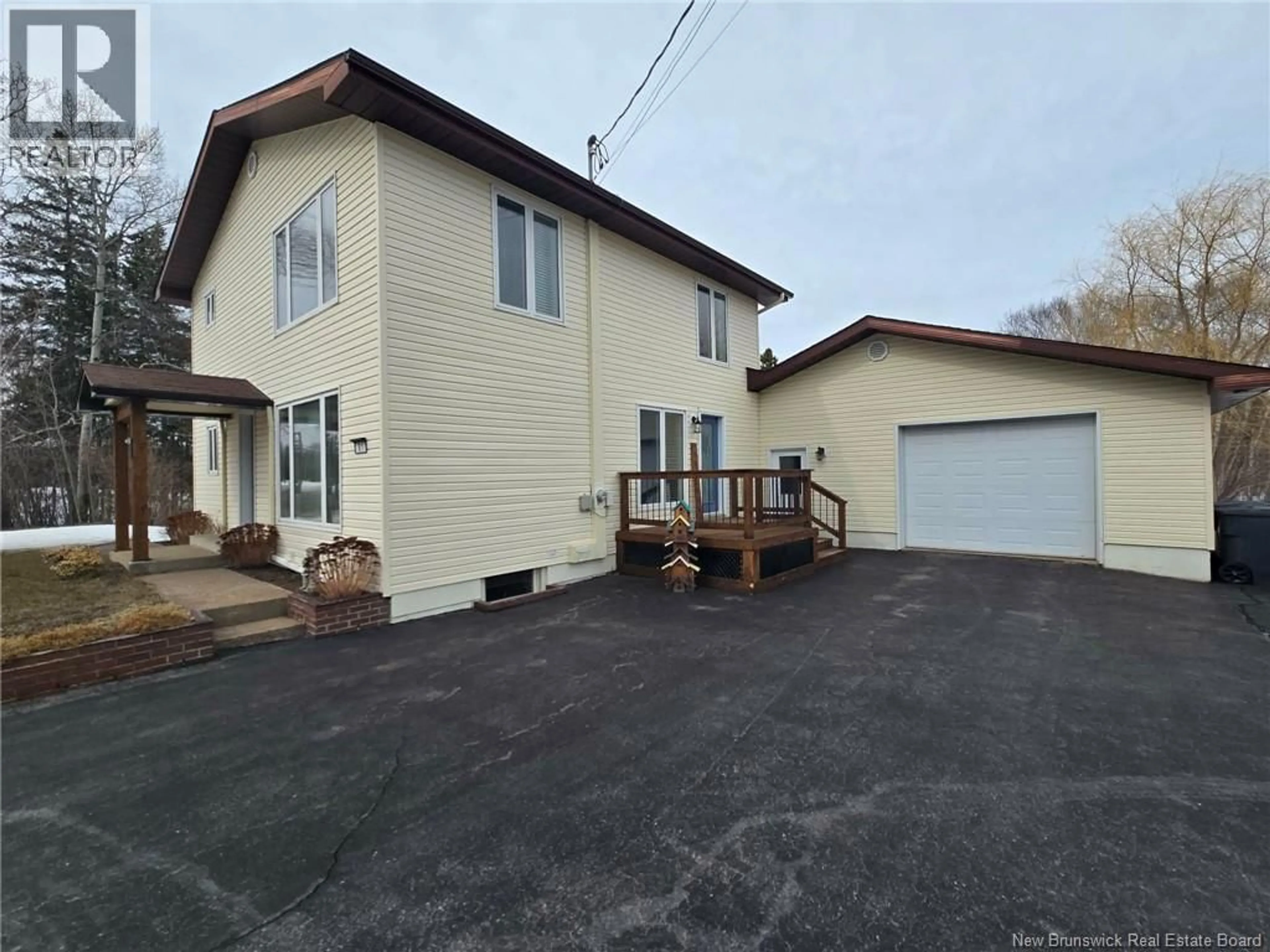 A pic from outside/outdoor area/front of a property/back of a property/a pic from drone, street for 81 PRINCIPALE, Pointe-Verte New Brunswick E8J2W2