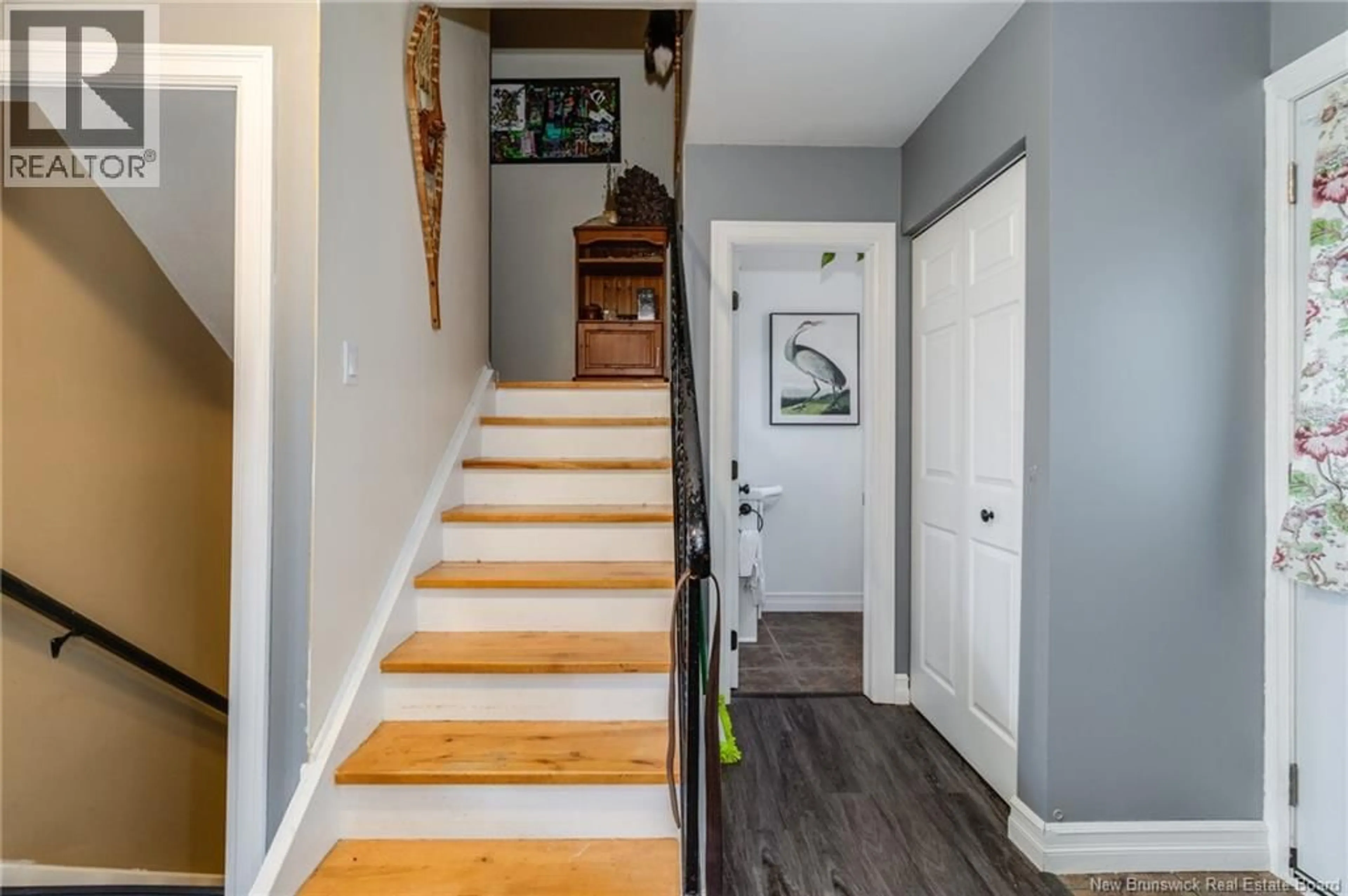 Indoor entryway for 11 DEER PARK, Oromocto New Brunswick E2V1J2