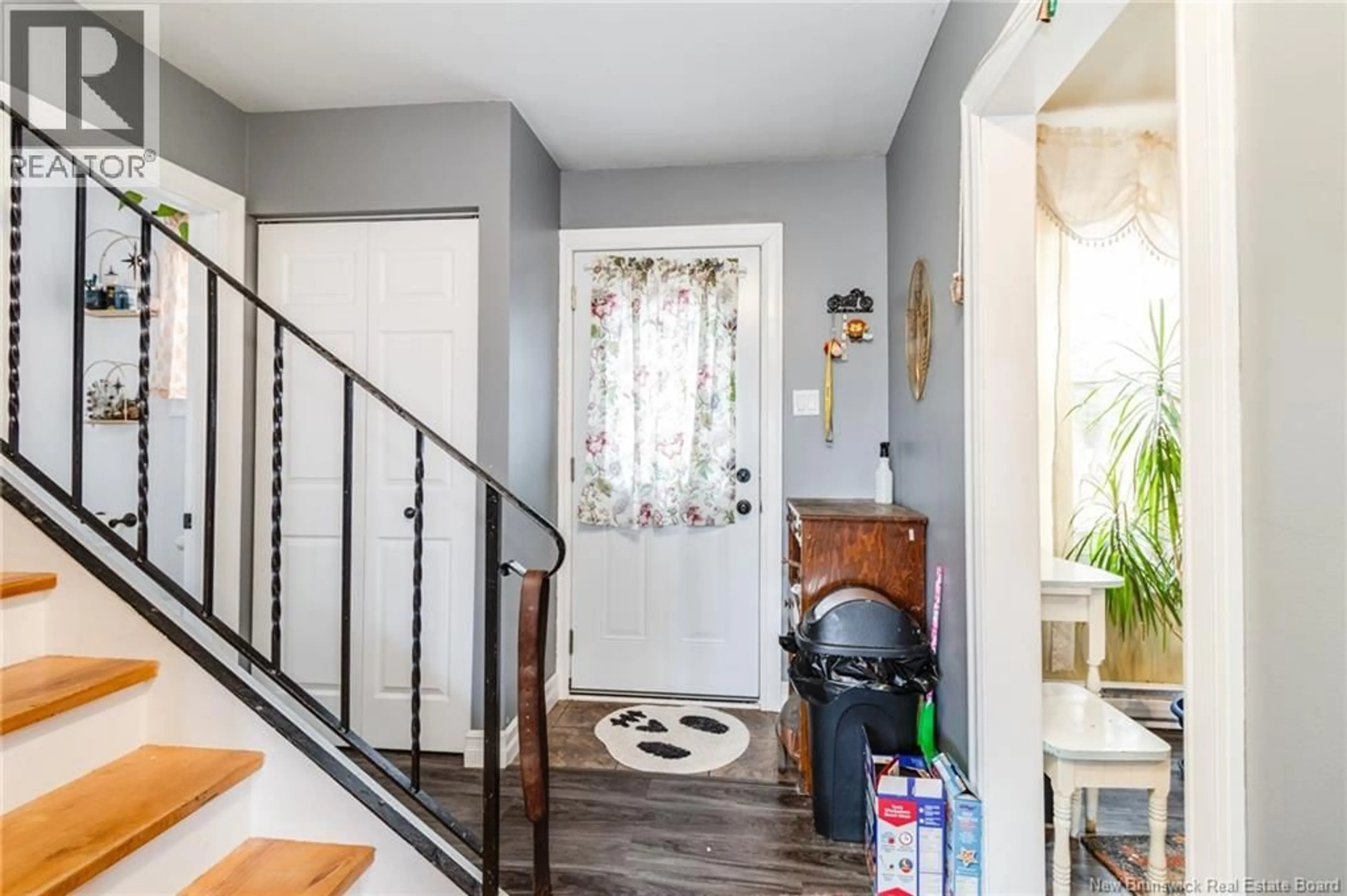 Indoor entryway for 11 DEER PARK, Oromocto New Brunswick E2V1J2