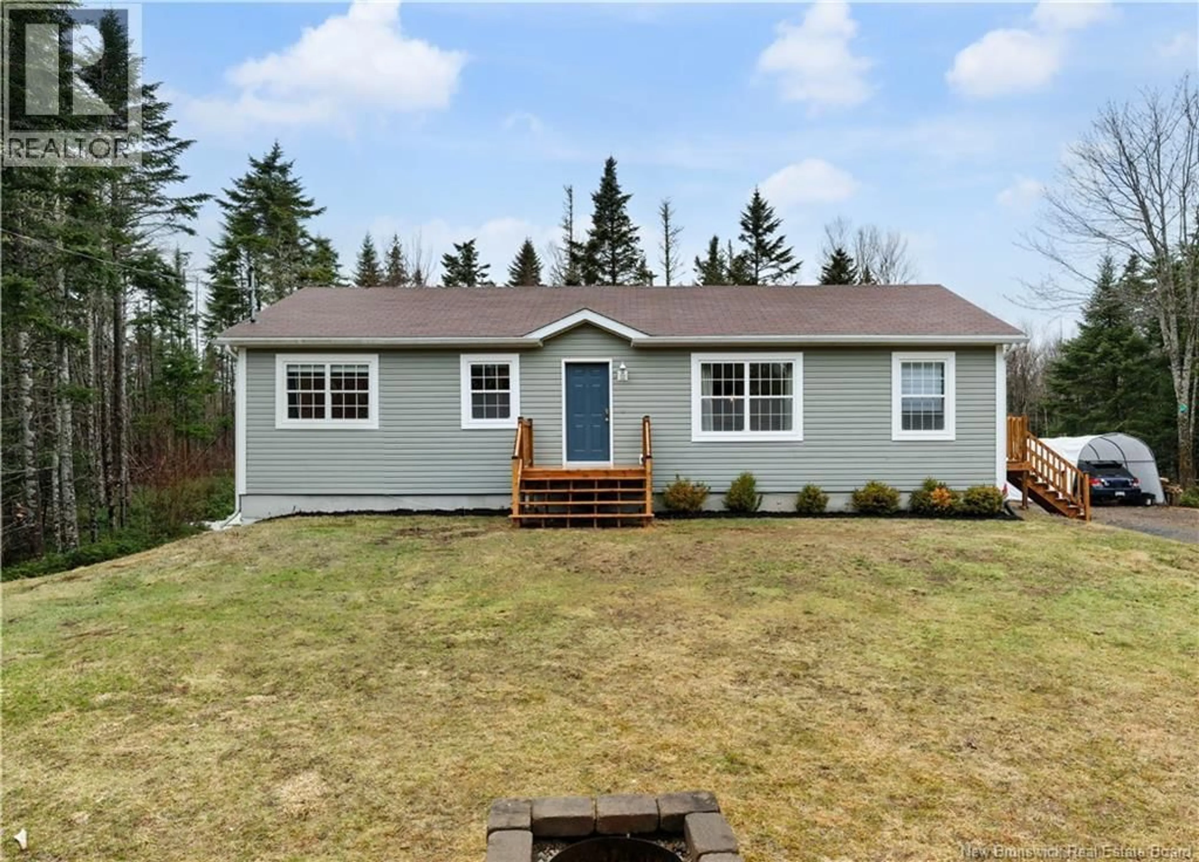 Home with vinyl exterior material, building for 2061 ROUTE 825, Fairfield New Brunswick E5R1X6