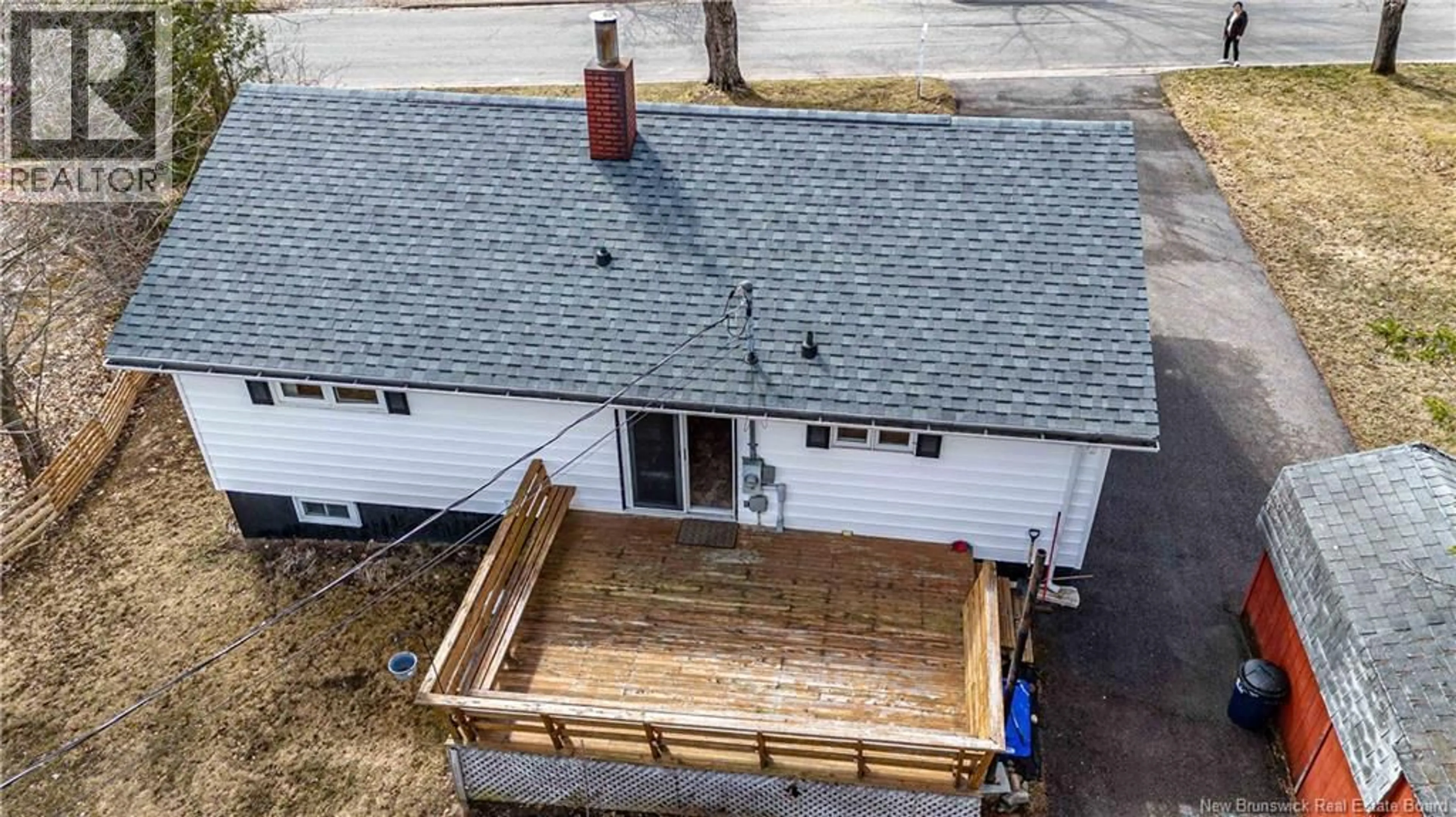 A pic from outside/outdoor area/front of a property/back of a property/a pic from drone, building for 19 COVENTRY CRESCENT, Fredericton New Brunswick E3B4P4