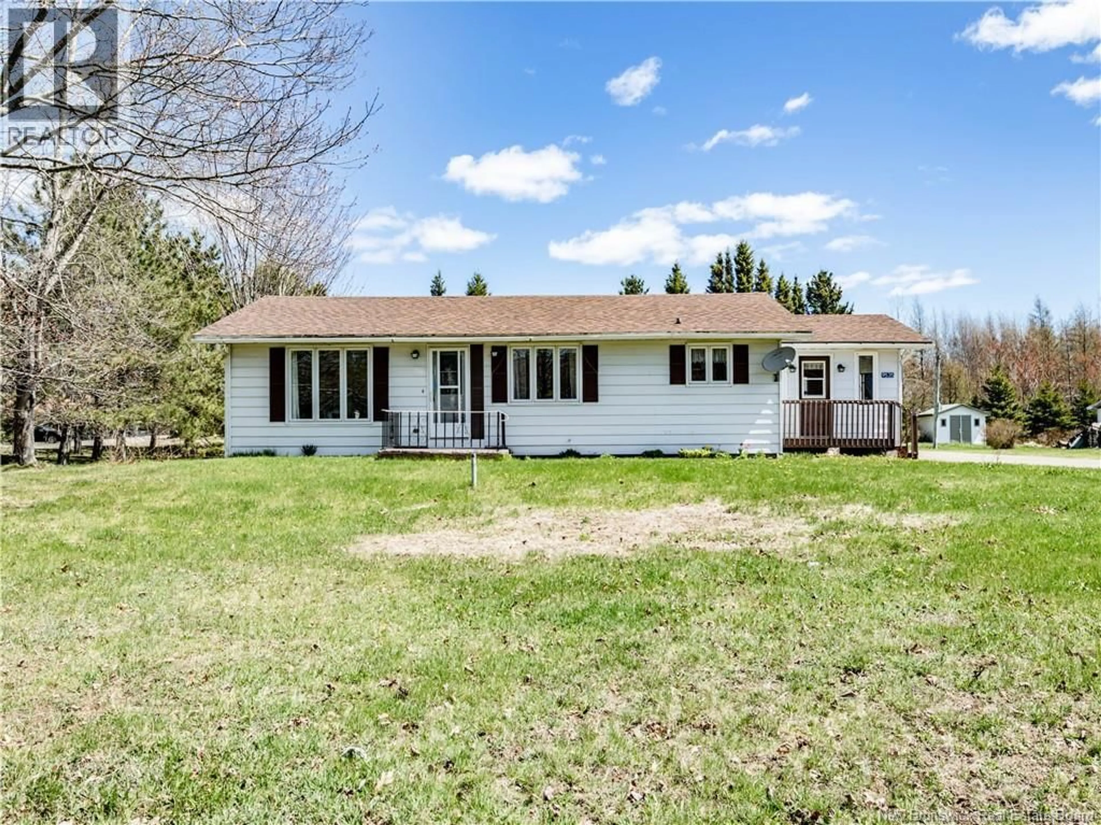 A pic from outside/outdoor area/front of a property/back of a property/a pic from drone, street for 9535 MAIN STREET, Richibucto New Brunswick E4W4C2