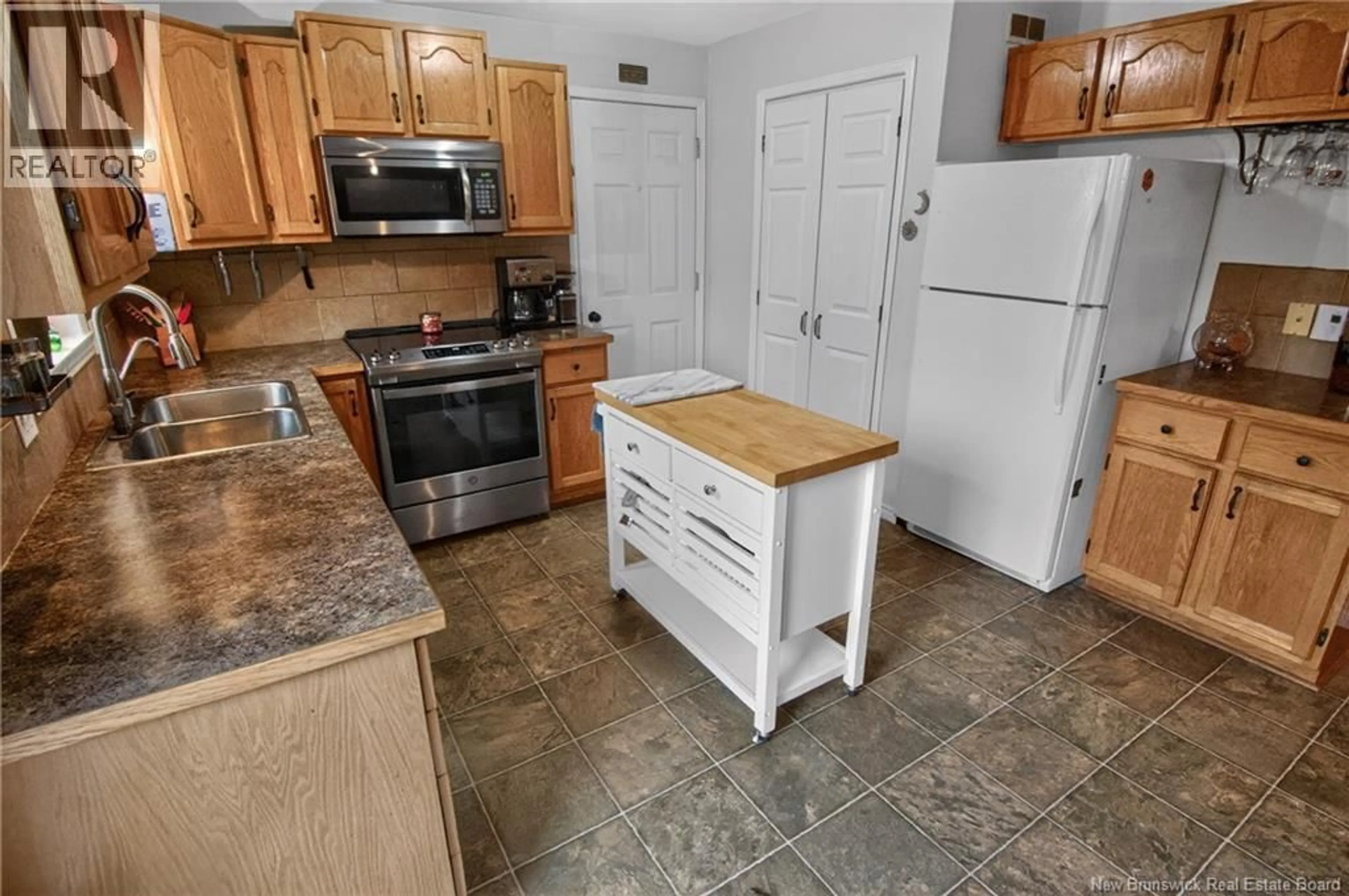 Standard kitchen, ceramic/tile floor for 41 ROCKMAPLE DRIVE, Moncton New Brunswick E1G2H1