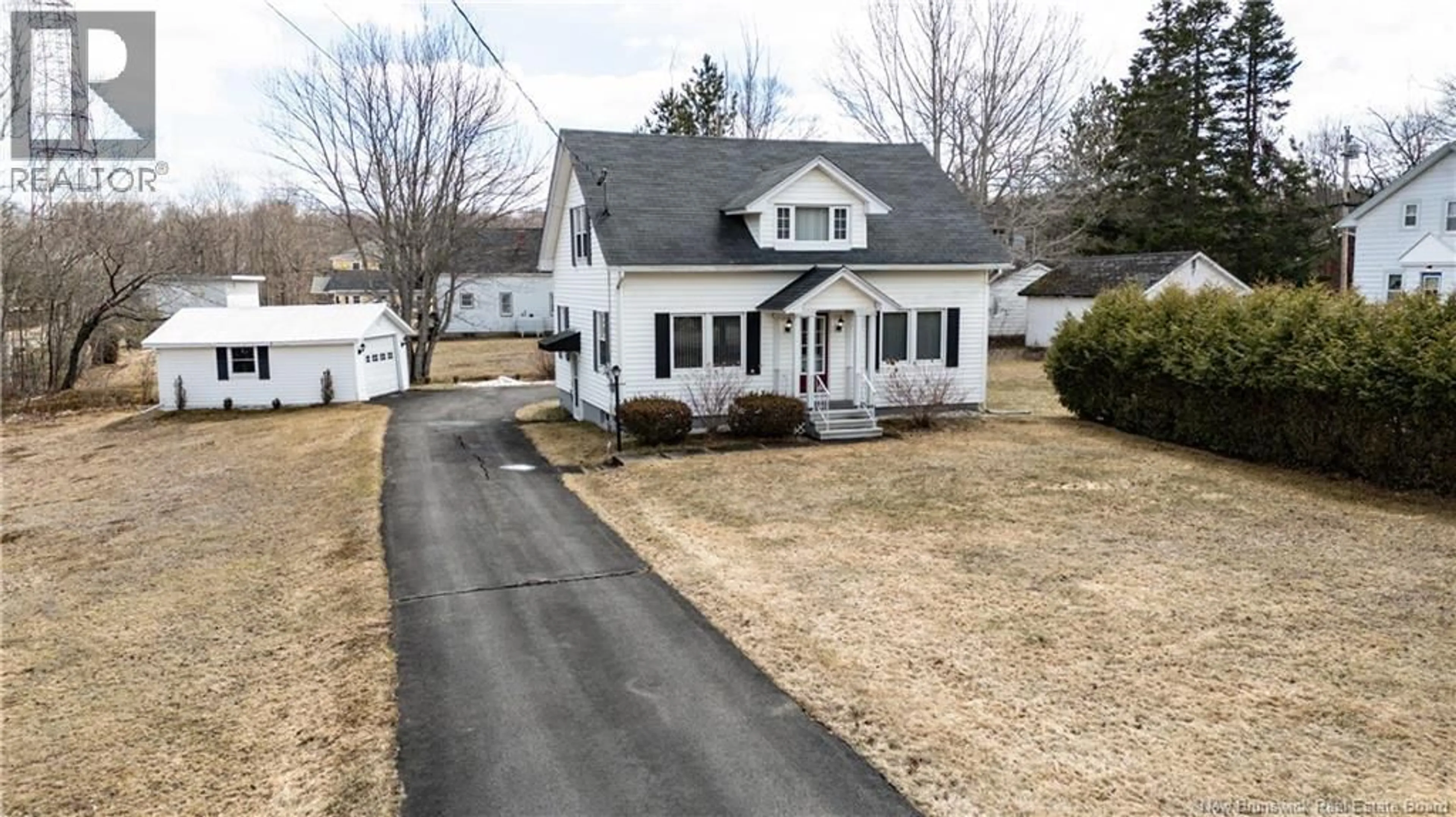 A pic from outside/outdoor area/front of a property/back of a property/a pic from drone, street for 43 BIRCH STREET, Minto New Brunswick E4B3L7