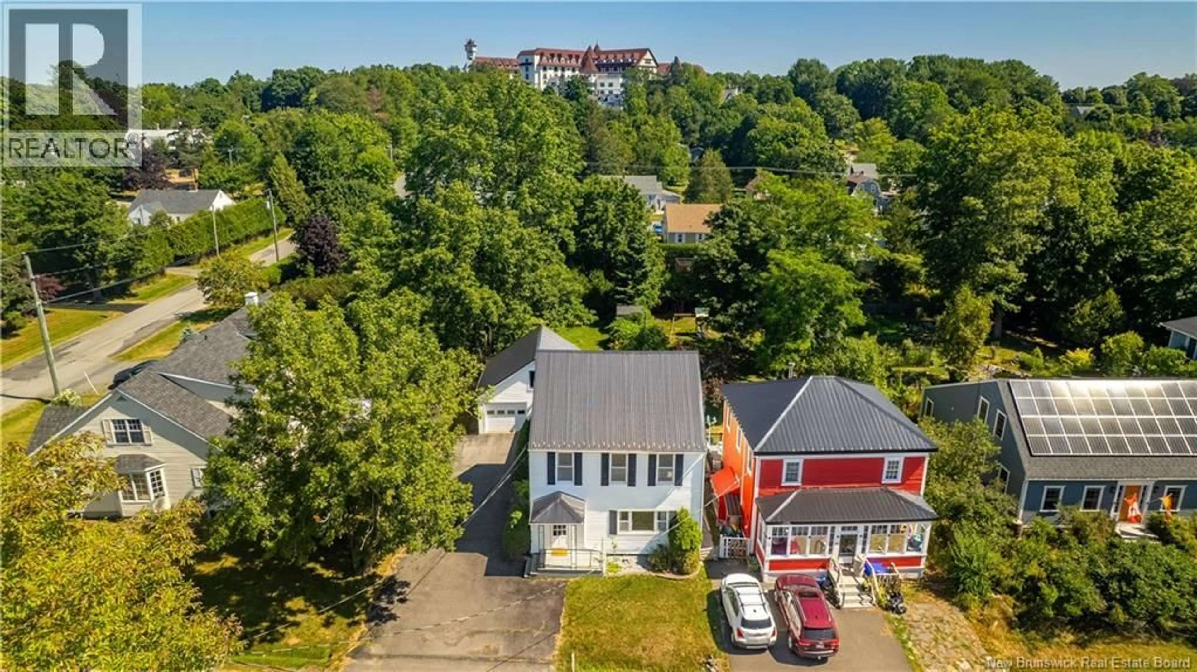 A pic from outside/outdoor area/front of a property/back of a property/a pic from drone, city buildings view from balcony for 44 QUEEN STREET, Saint Andrews New Brunswick E5B1C4