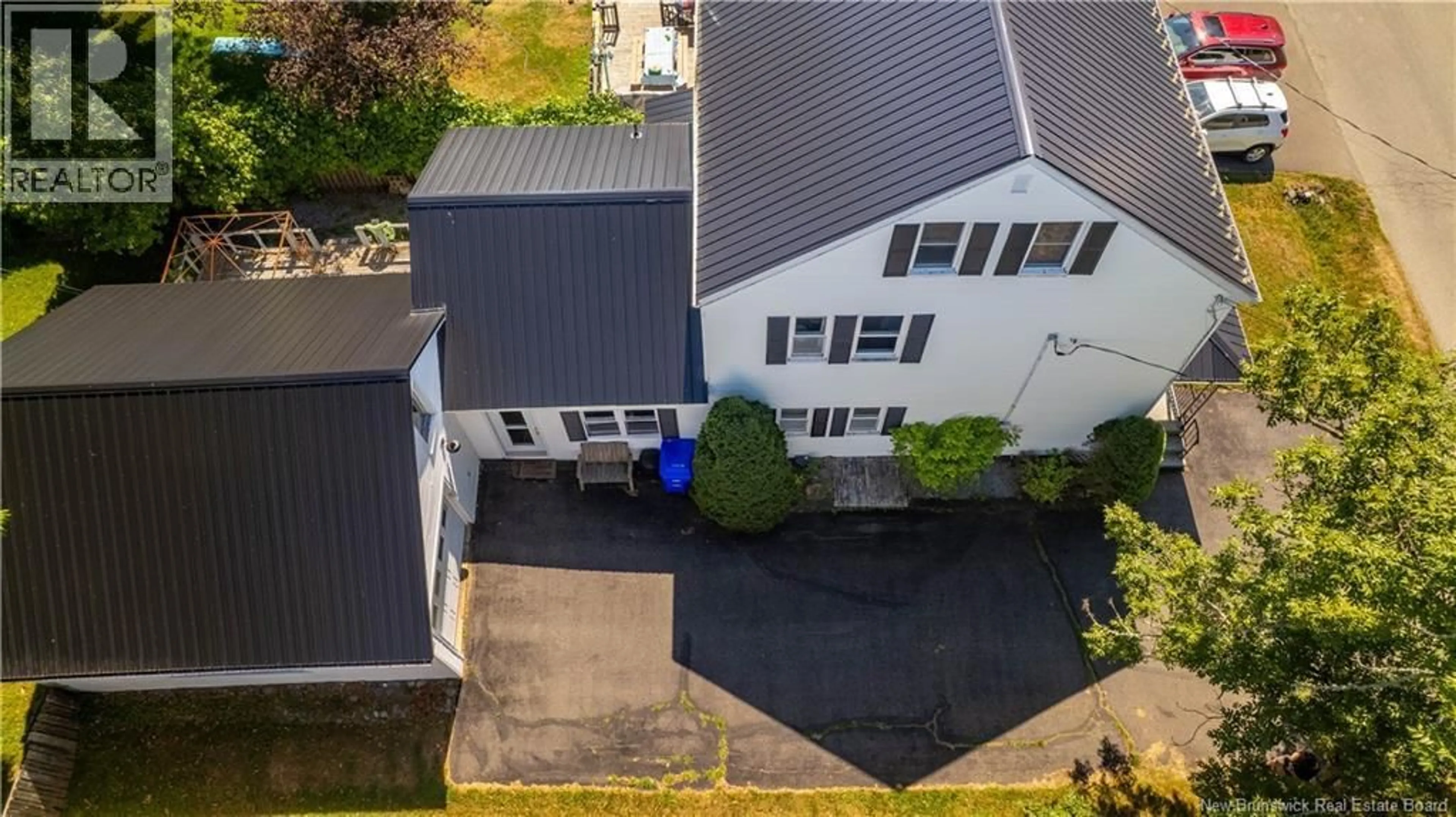 A pic from outside/outdoor area/front of a property/back of a property/a pic from drone, street for 44 QUEEN STREET, Saint Andrews New Brunswick E5B1C4