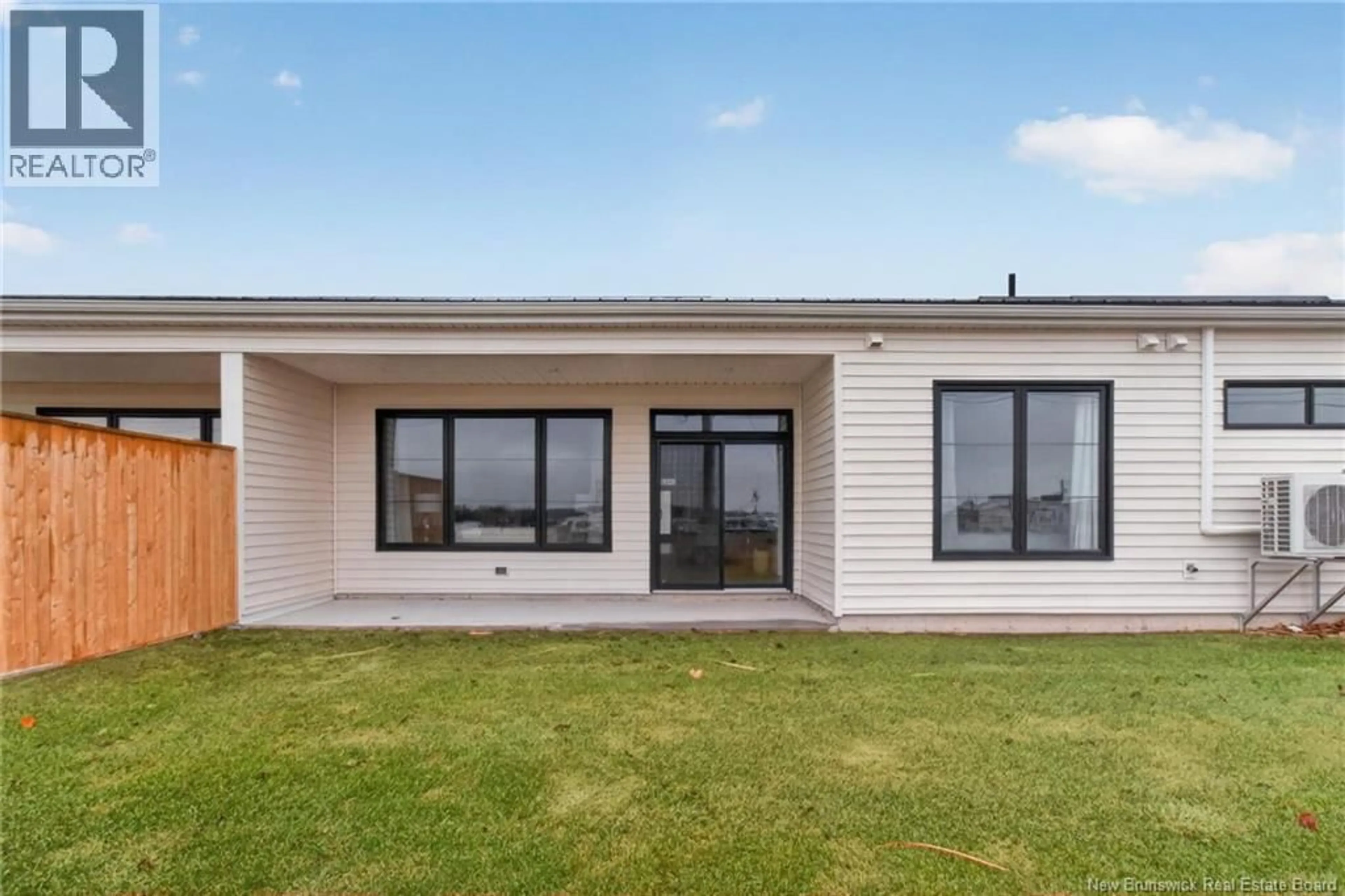 Home with vinyl exterior material, building for 114 - 724 ROUTE 133, Pointe-Du-Chêne New Brunswick E4P5A3