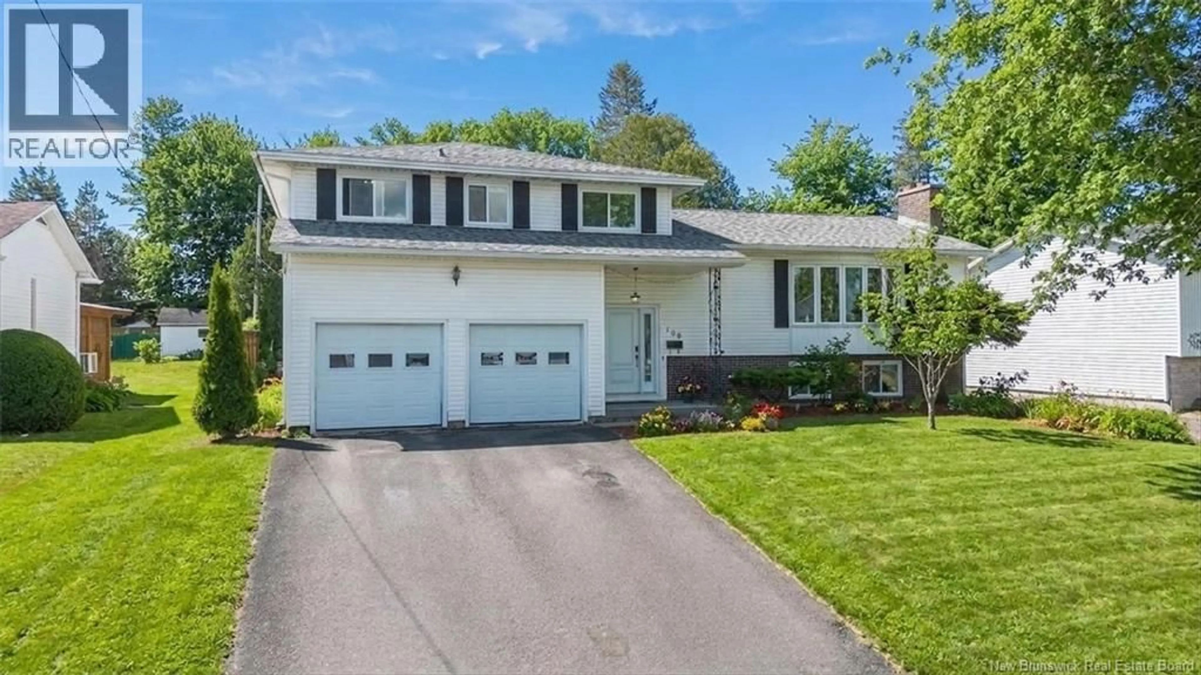 Home with vinyl exterior material, street for 186 WILLINGDON STREET, Fredericton New Brunswick E3B3A5