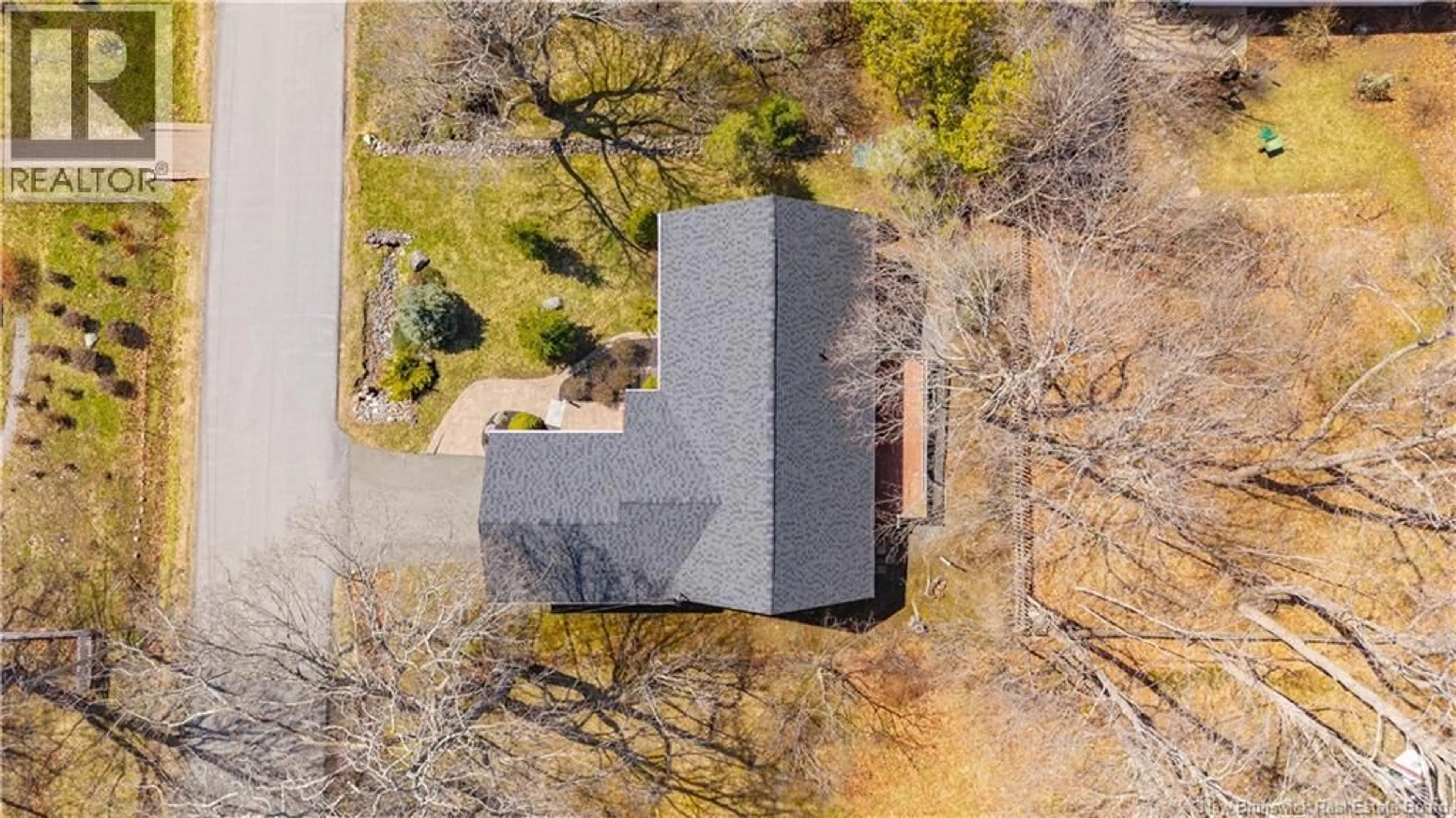 A pic from outside/outdoor area/front of a property/back of a property/a pic from drone, building for 140 EDWARD STREET, Saint Andrews New Brunswick E5B1W4