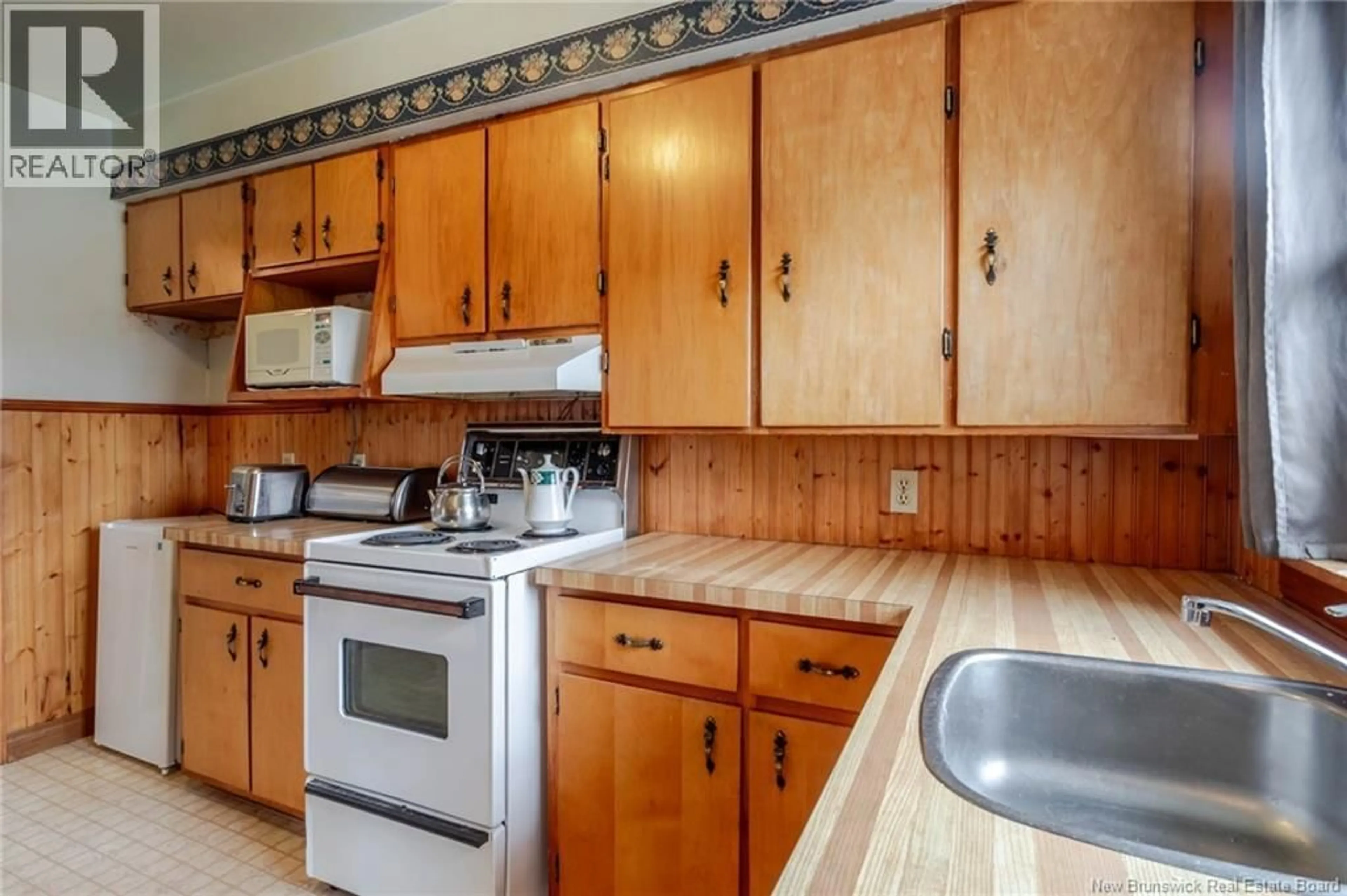 Standard kitchen, wood/laminate floor for 155 PEARL STREET, Fredericton New Brunswick E3G7S5