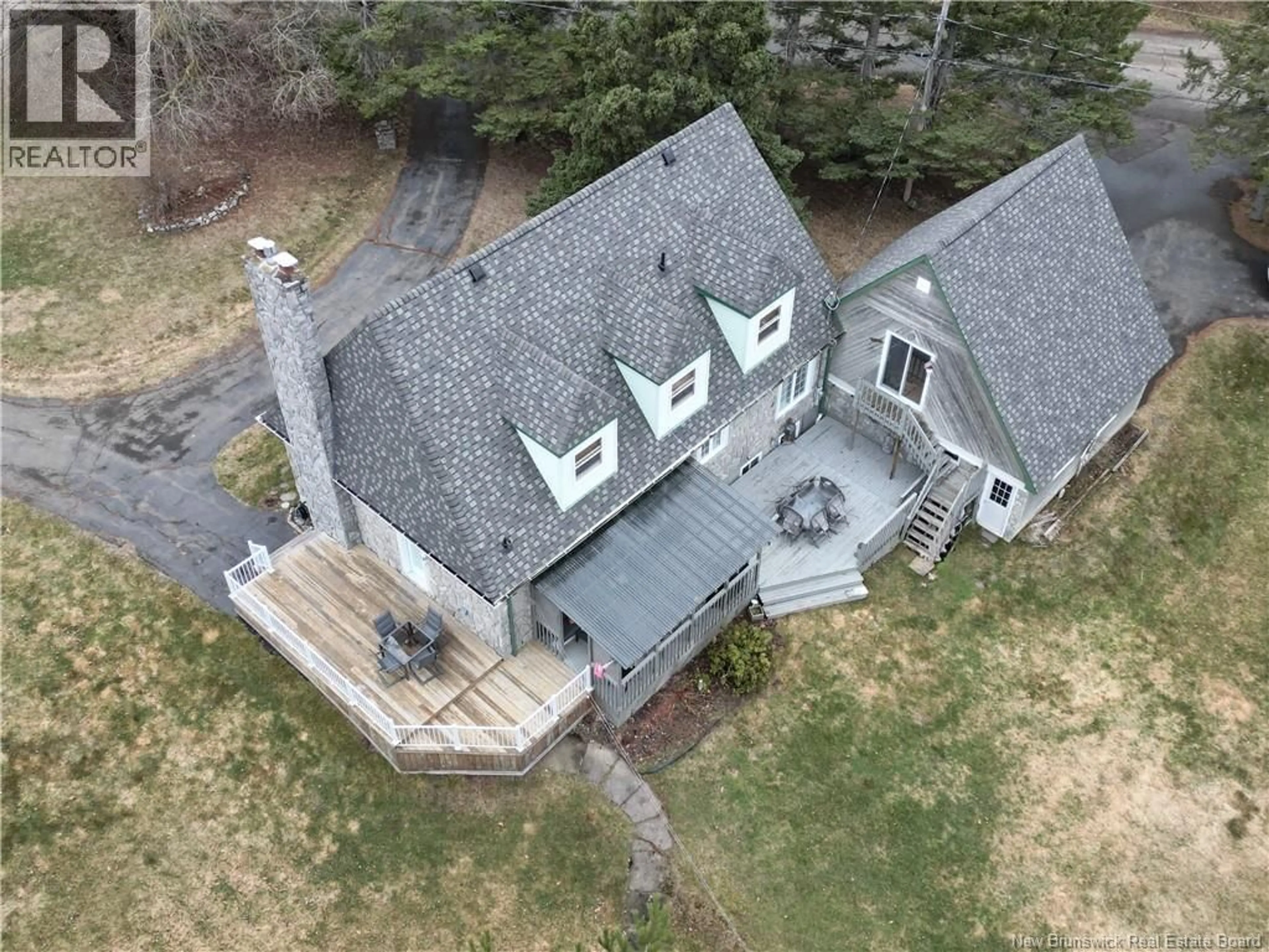 A pic from outside/outdoor area/front of a property/back of a property/a pic from drone, building for 38 CORNWALL ROAD, Shediac New Brunswick E4P1P1