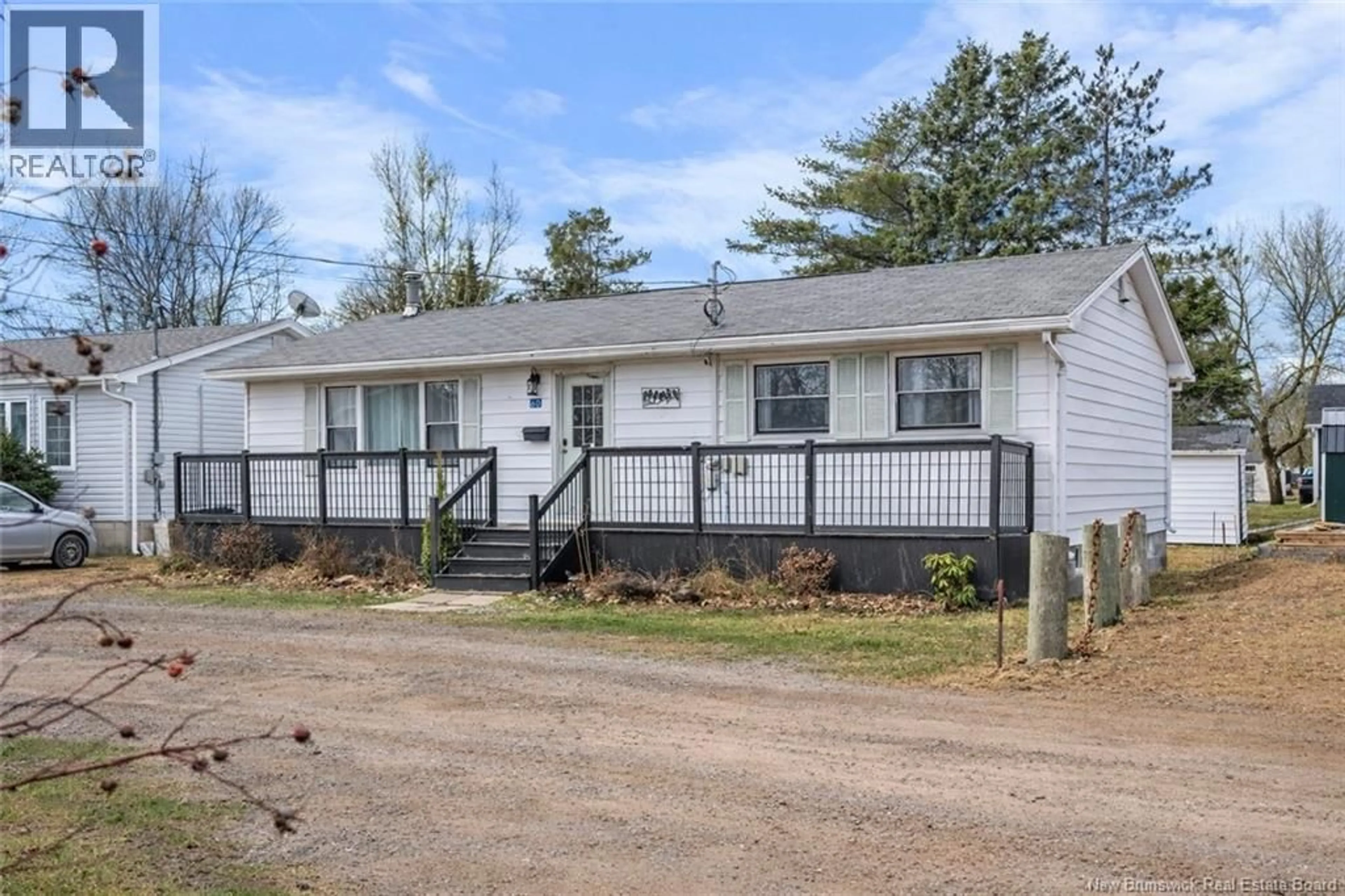 Home with vinyl exterior material, street for 60 THIRD AVENUE, Pointe-Du-Chêne New Brunswick E4P5H8