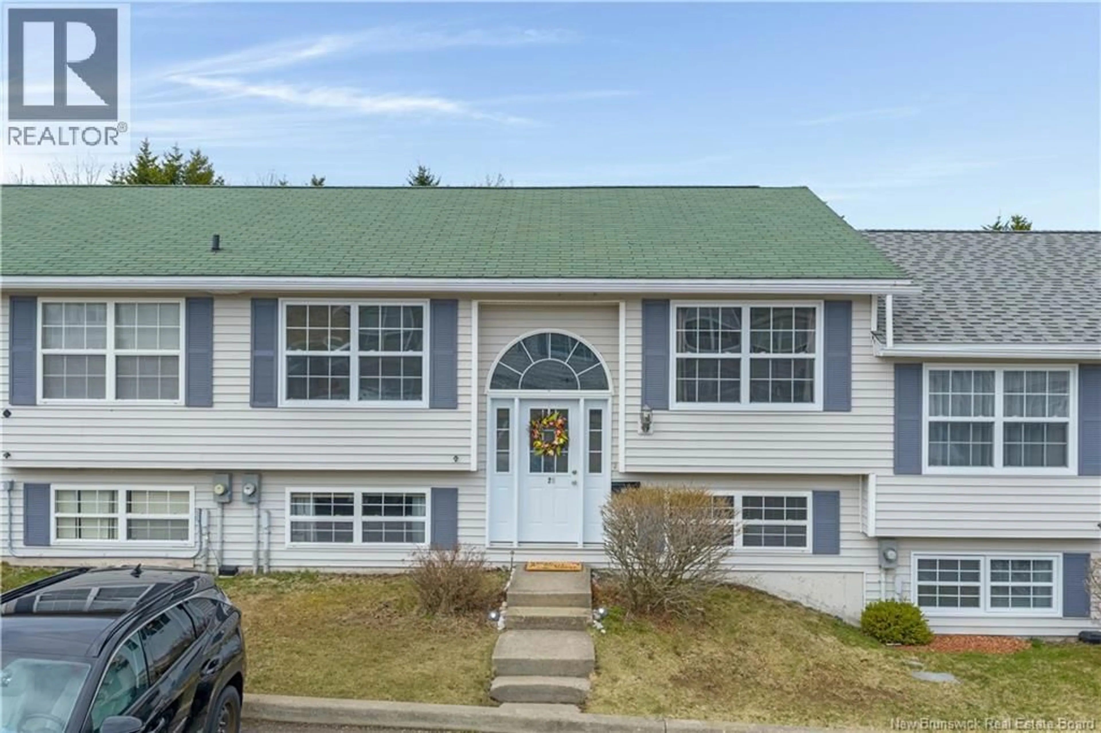 Home with vinyl exterior material, street for 29 LONGVIEW COURT, Saint John New Brunswick E2J4N2