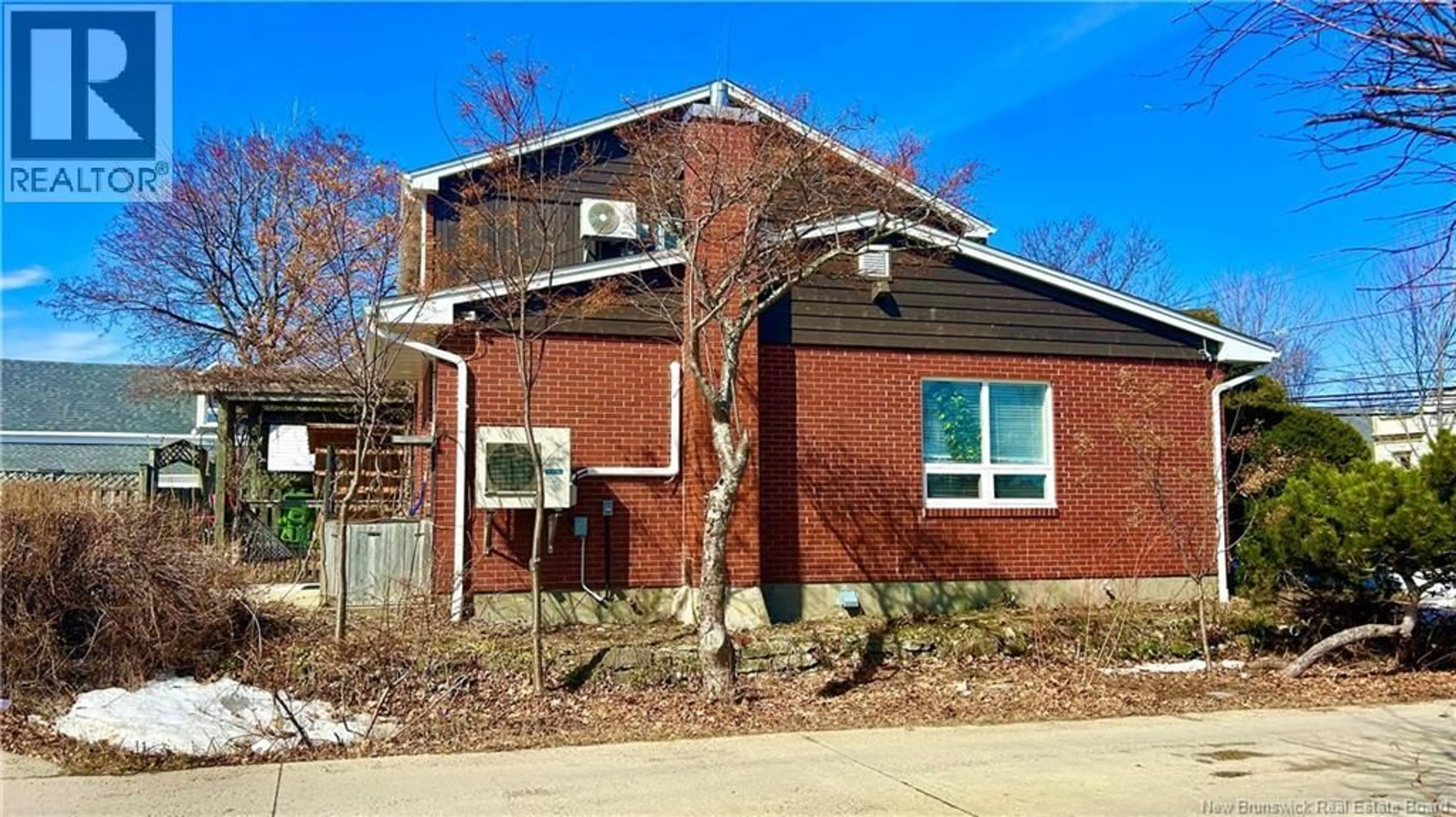 Home with brick exterior material, building for 164 ST-PIERRE O, Caraquet New Brunswick E1W1A5