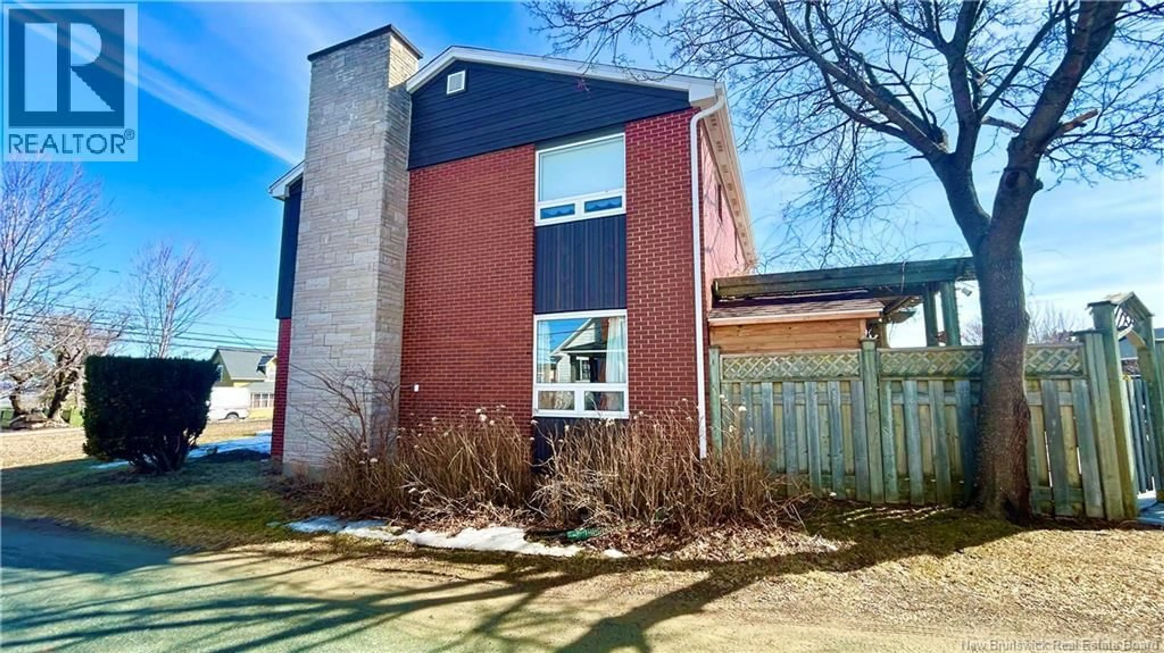 Home with brick exterior material, building for 164 ST-PIERRE O, Caraquet New Brunswick E1W1A5