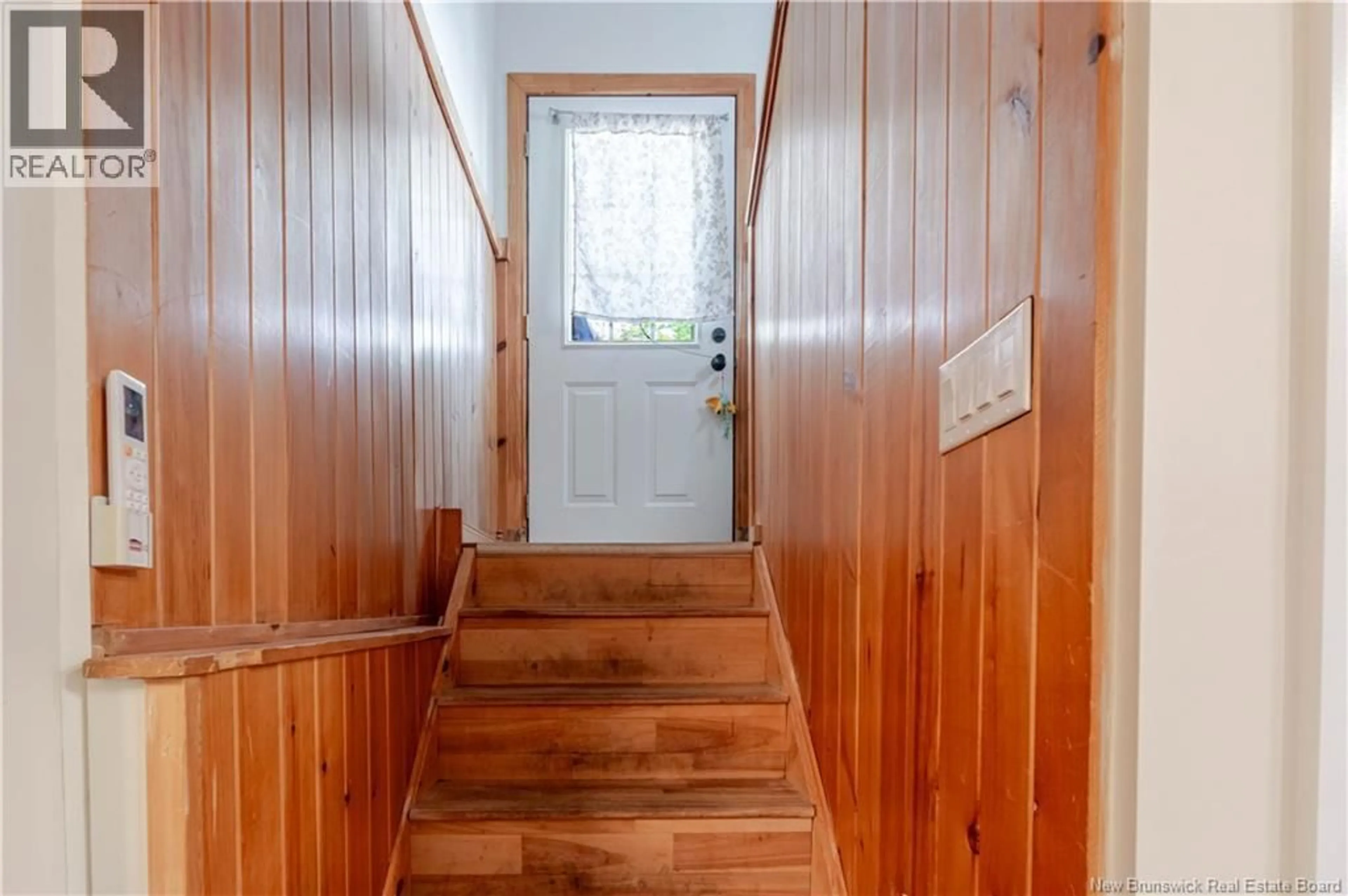 Indoor foyer for 371 ROYAL ROAD, Fredericton New Brunswick E3G6M1