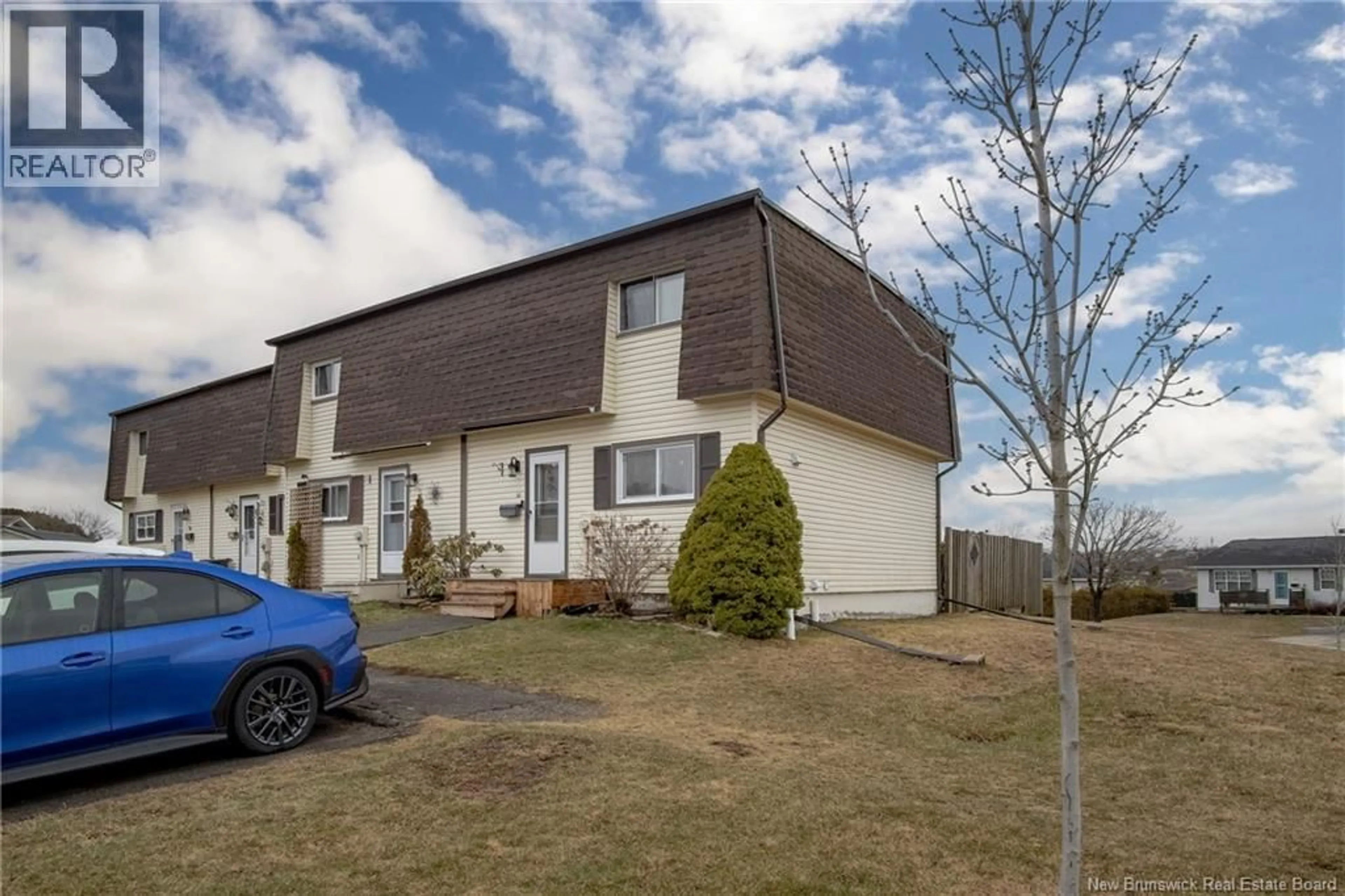 A pic from outside/outdoor area/front of a property/back of a property/a pic from drone, street for 32 WEST VALE PARK, Saint John New Brunswick E2M5B4