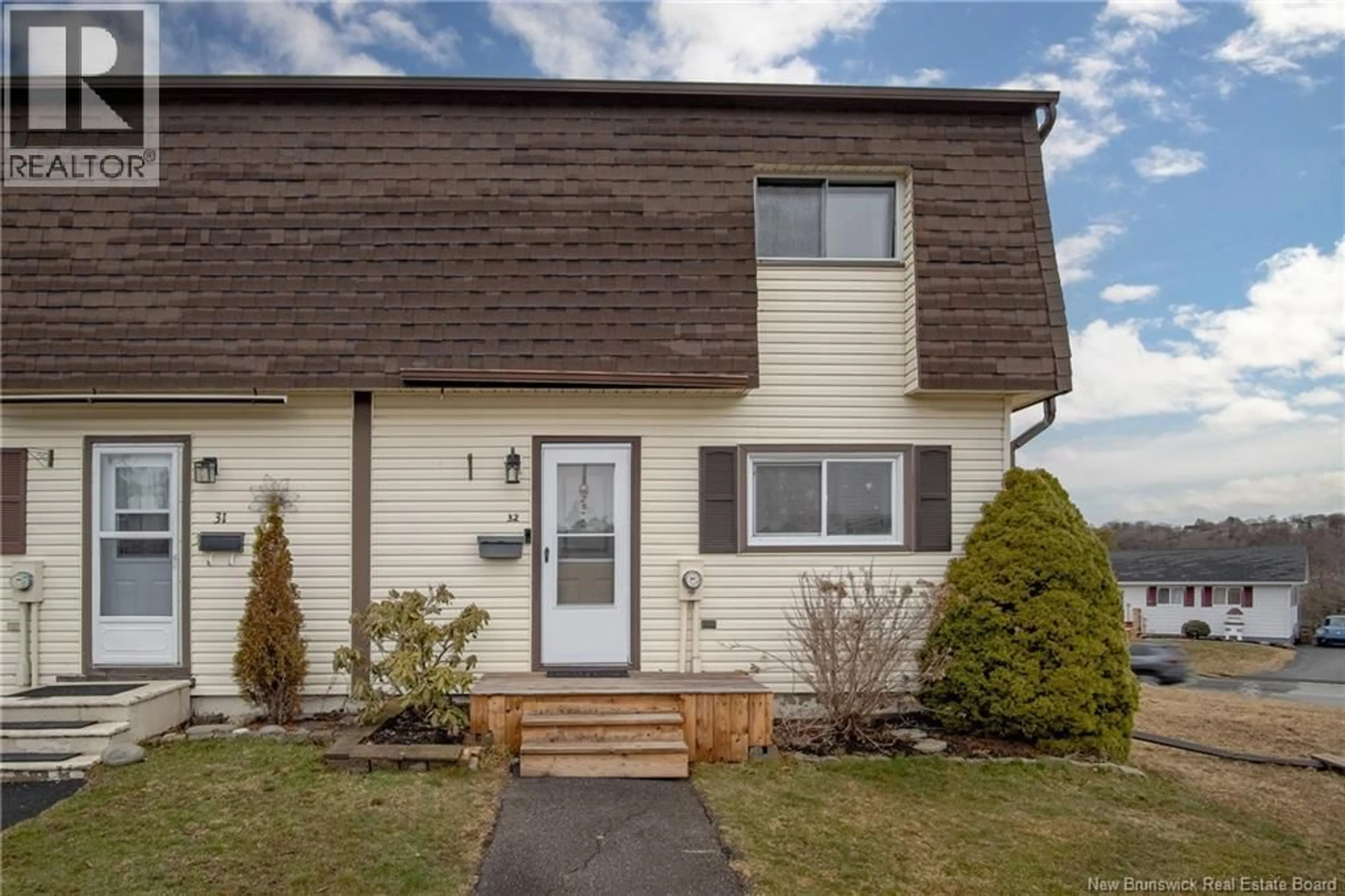 Home with vinyl exterior material, street for 32 WEST VALE PARK, Saint John New Brunswick E2M5B4