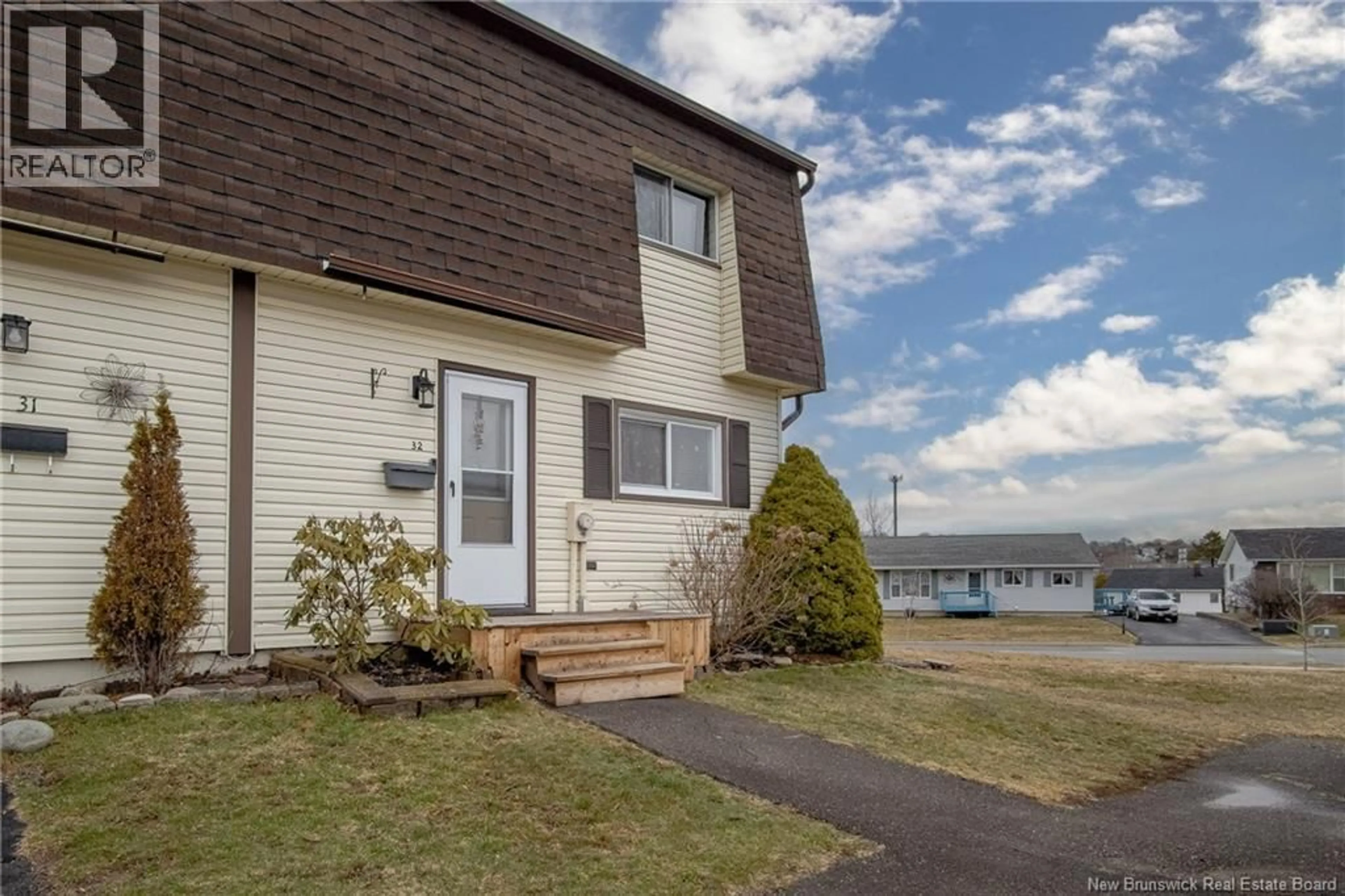 Home with vinyl exterior material, water/lake/river/ocean view for 32 WEST VALE PARK, Saint John New Brunswick E2M5B4