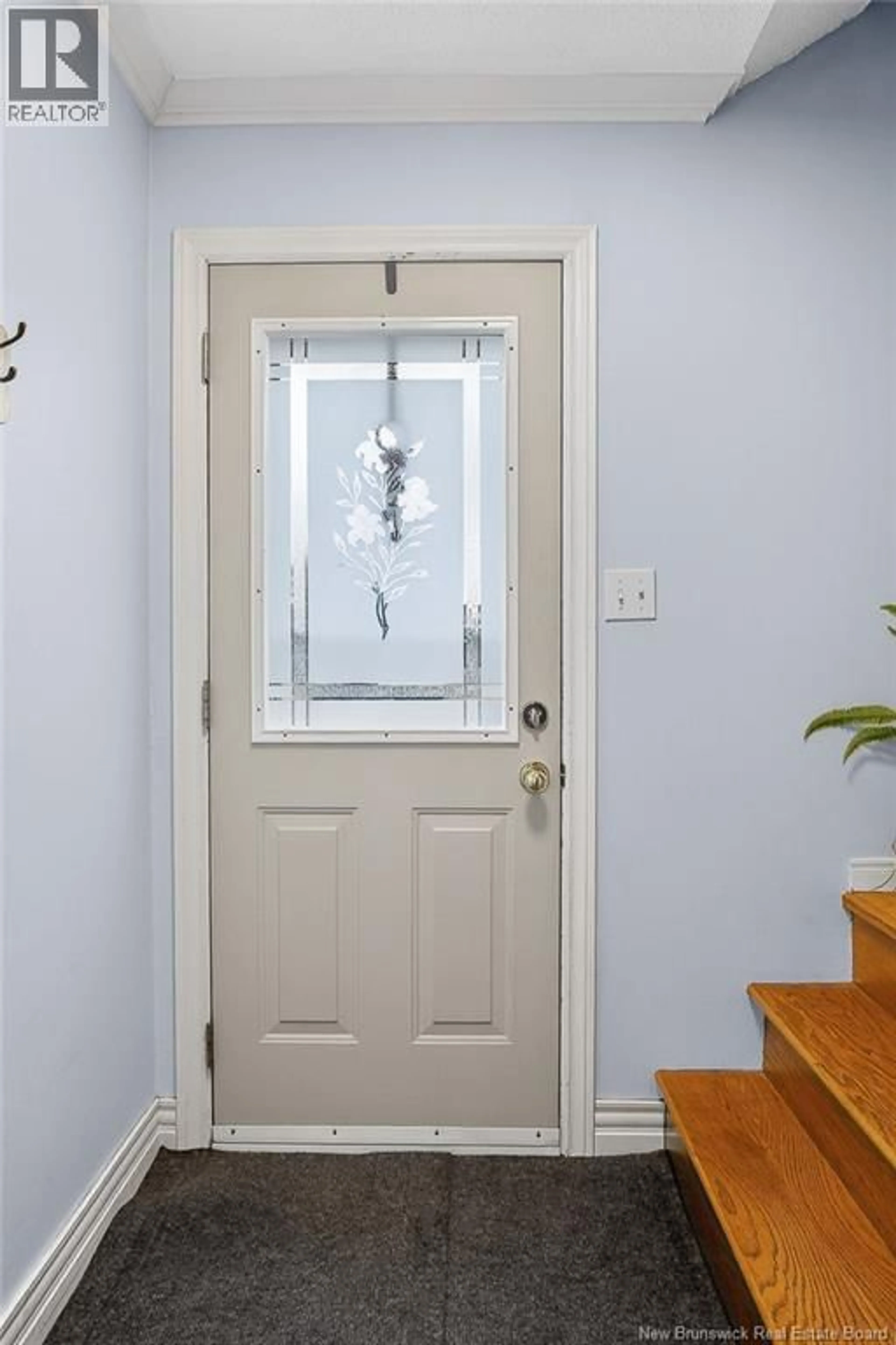 Indoor entryway for 32 WEST VALE PARK, Saint John New Brunswick E2M5B4
