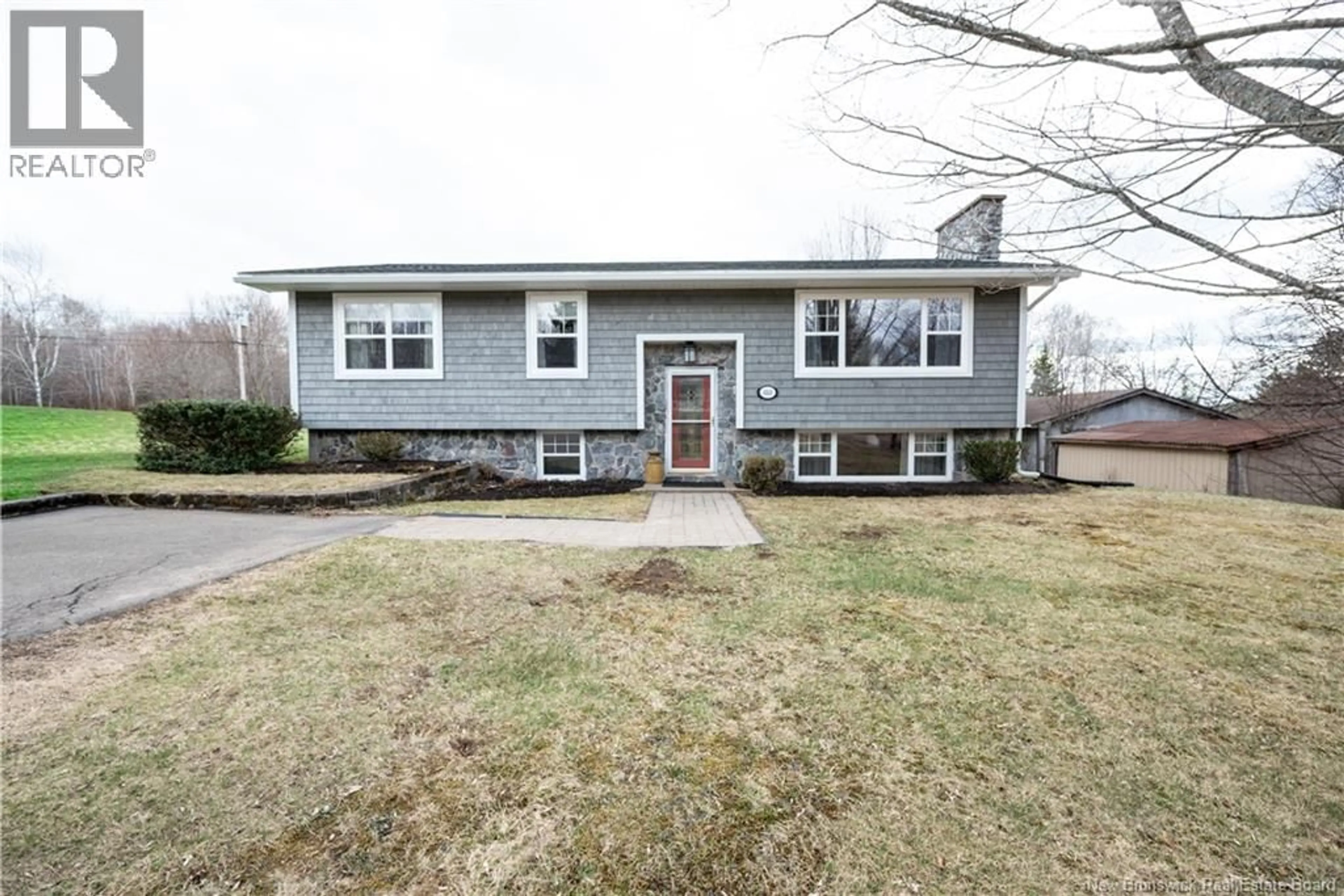 Home with vinyl exterior material, street for 353 BAYVIEW COURT, Dieppe New Brunswick E1A7L1