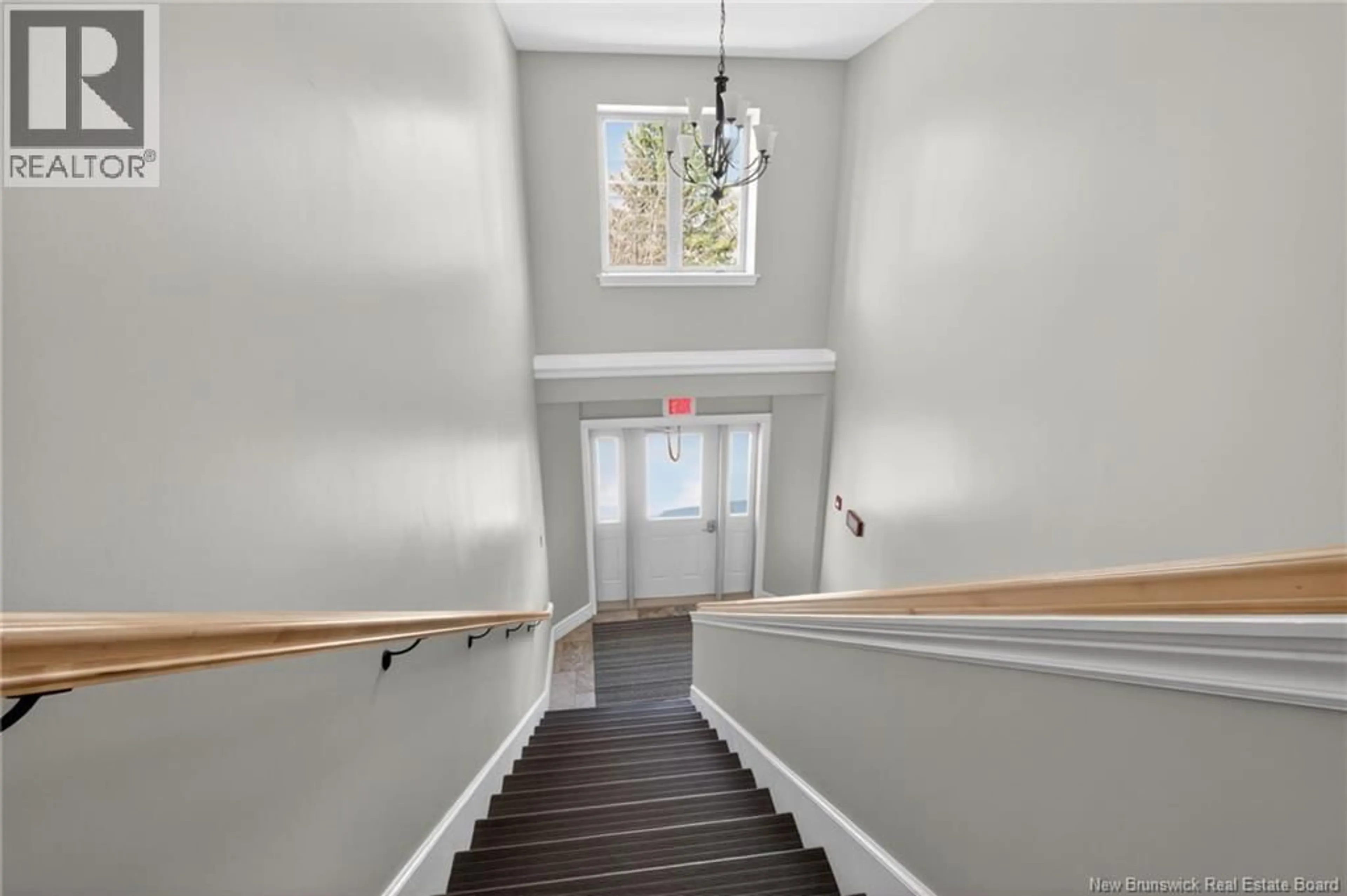 Indoor foyer for 203 - 98 PLEASANT STREET, Shediac New Brunswick E4P2L6